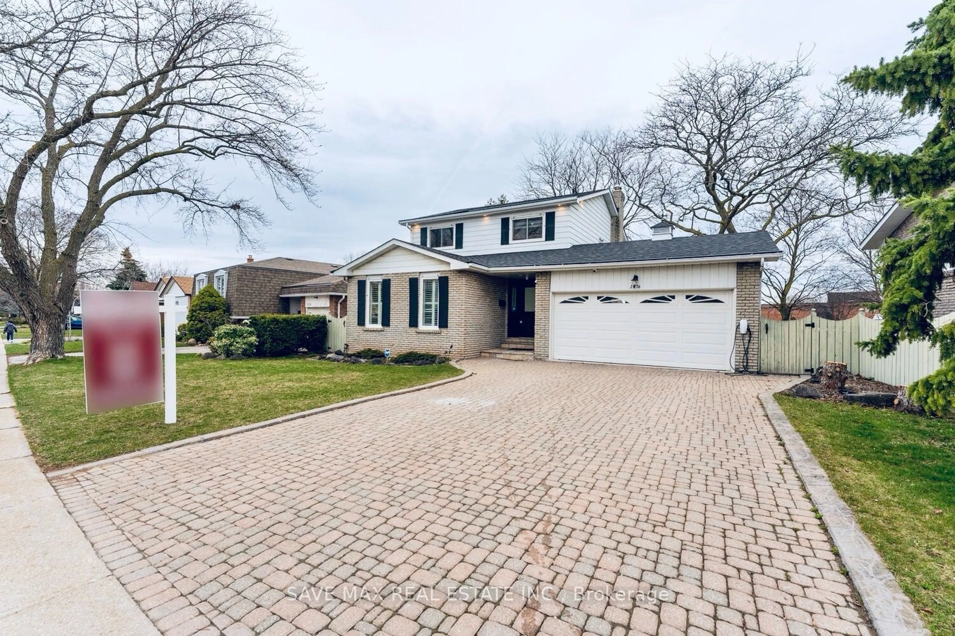 Home with brick exterior material for 2676 Thorn Lodge Dr, Mississauga Ontario L5K 1L2