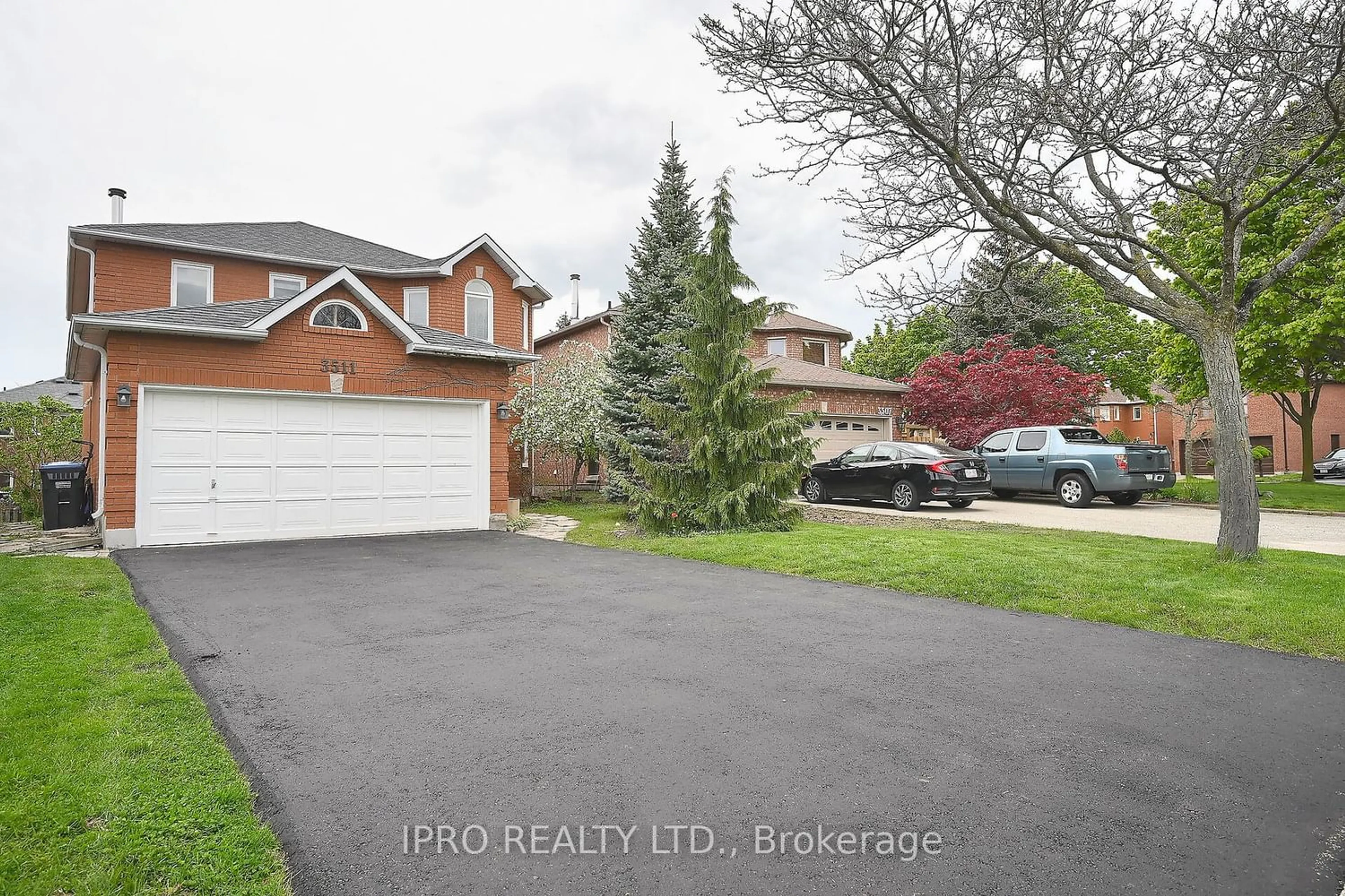 Frontside or backside of a home for 3511 Pintail Circ, Mississauga Ontario L5N 6C7