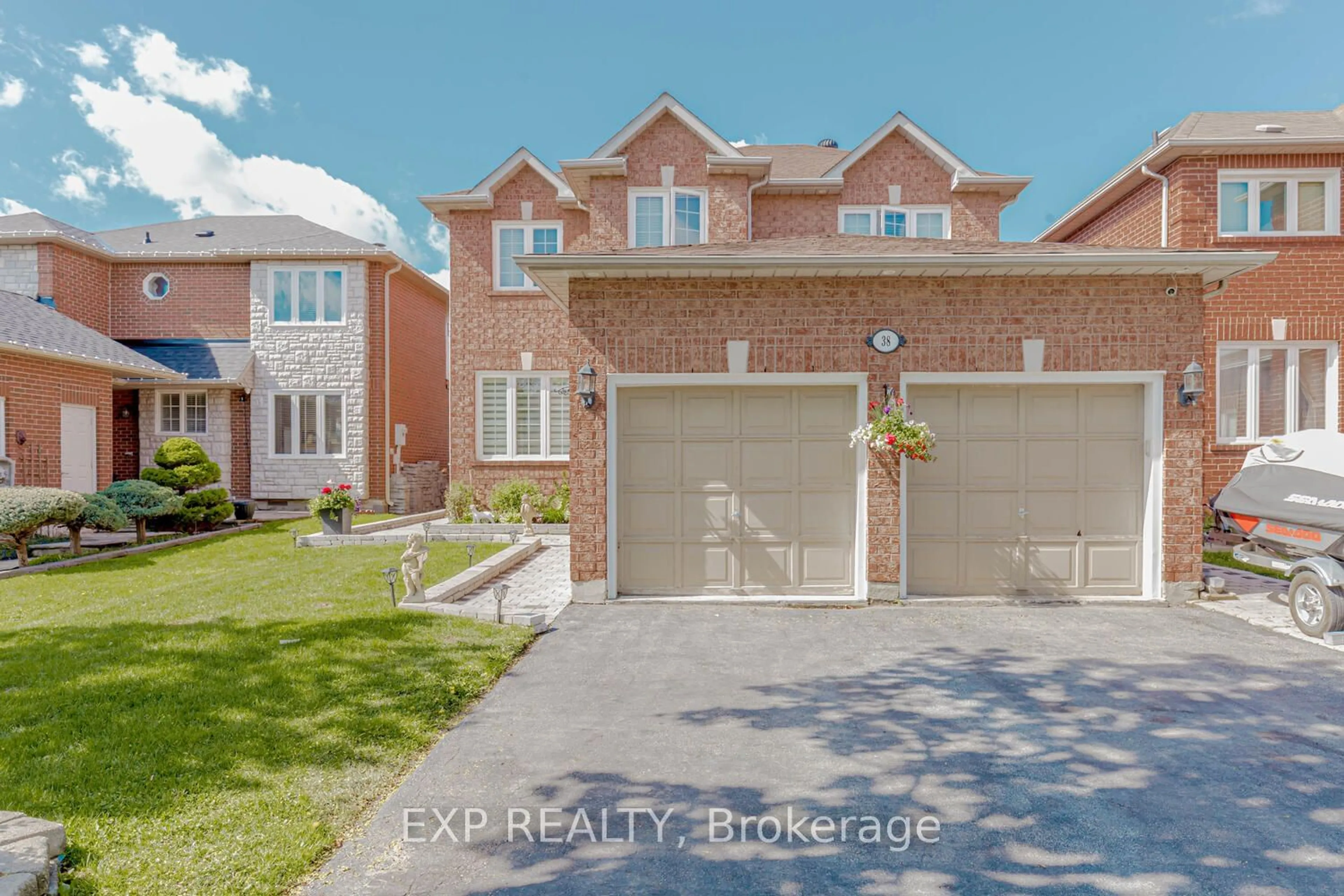 Frontside or backside of a home for 38 Lockwood Rd, Brampton Ontario L6Y 4T7