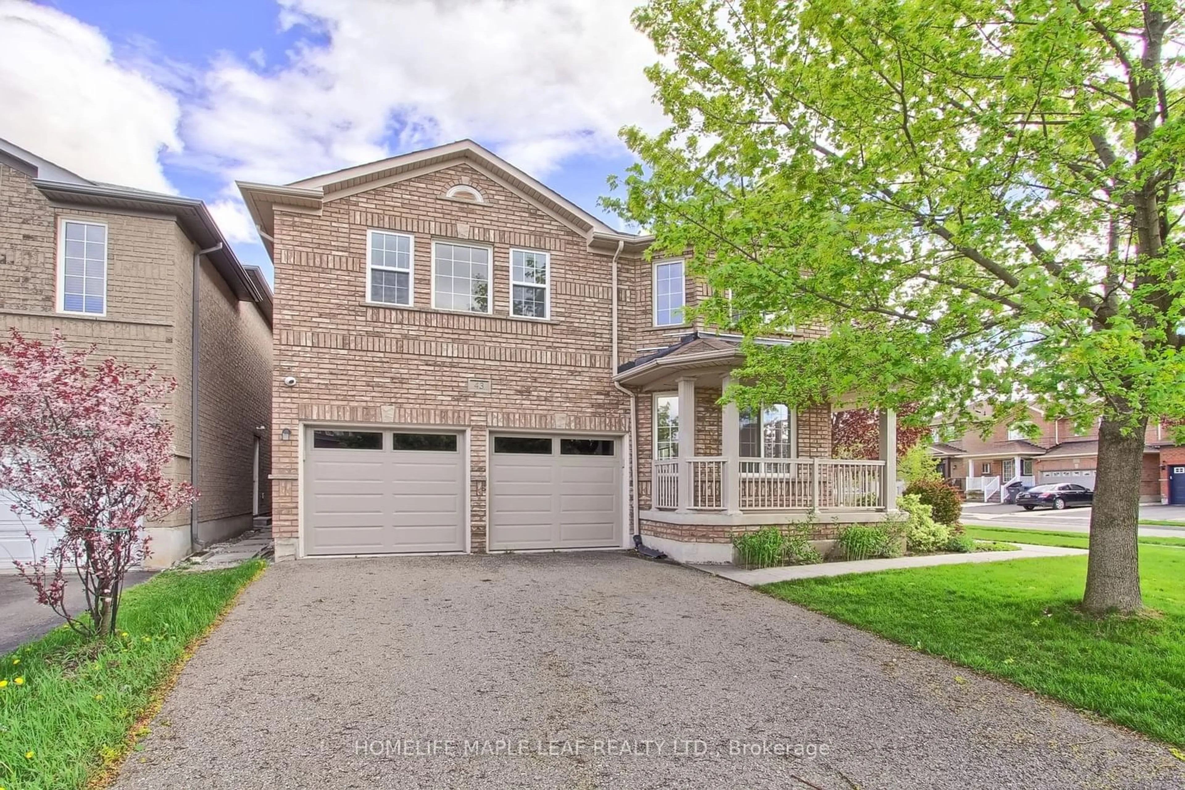 Frontside or backside of a home for 43 Leagate St, Brampton Ontario L6H 2A9