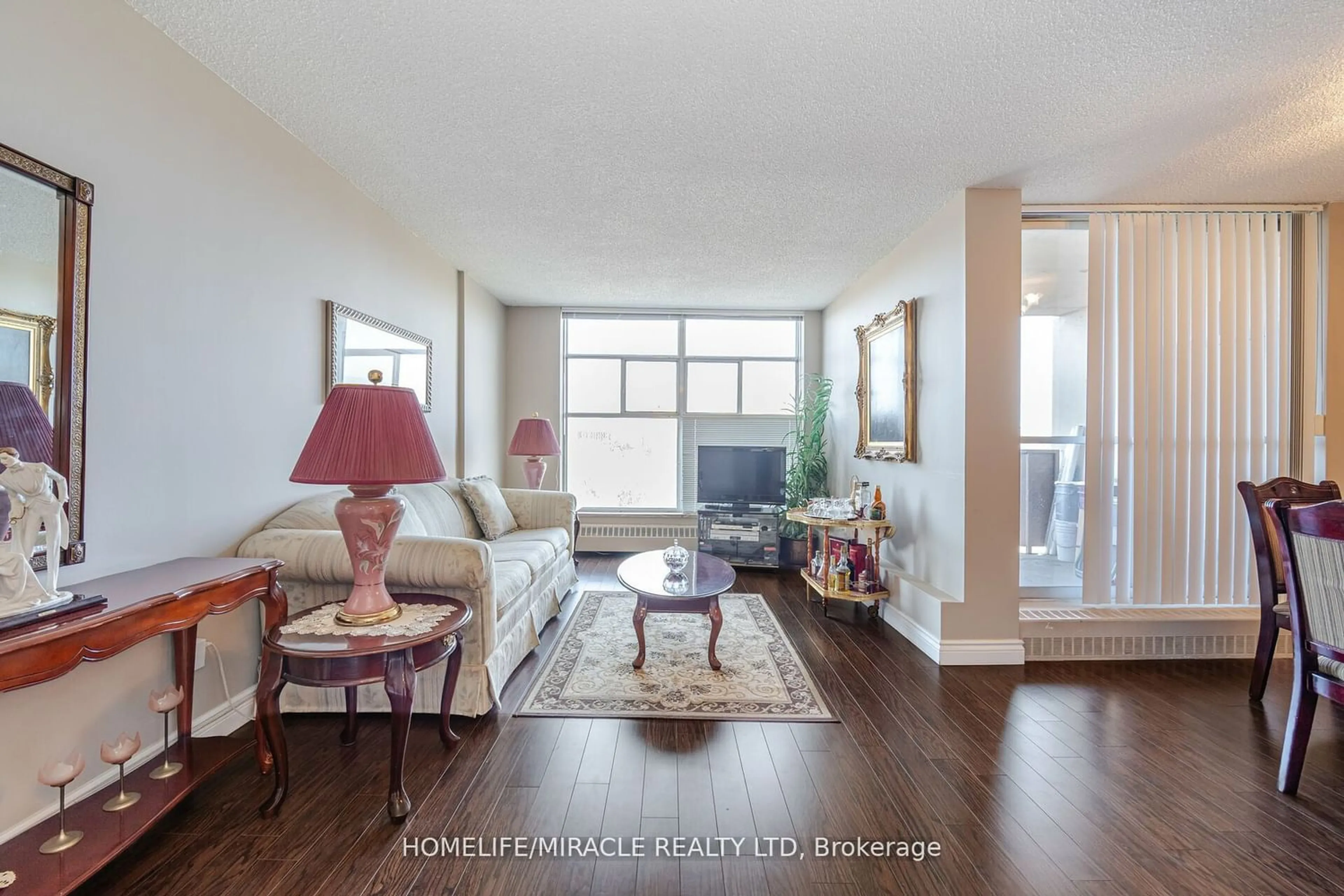 Living room for 335 Driftwood Ave #809, Toronto Ontario M3N 2P3