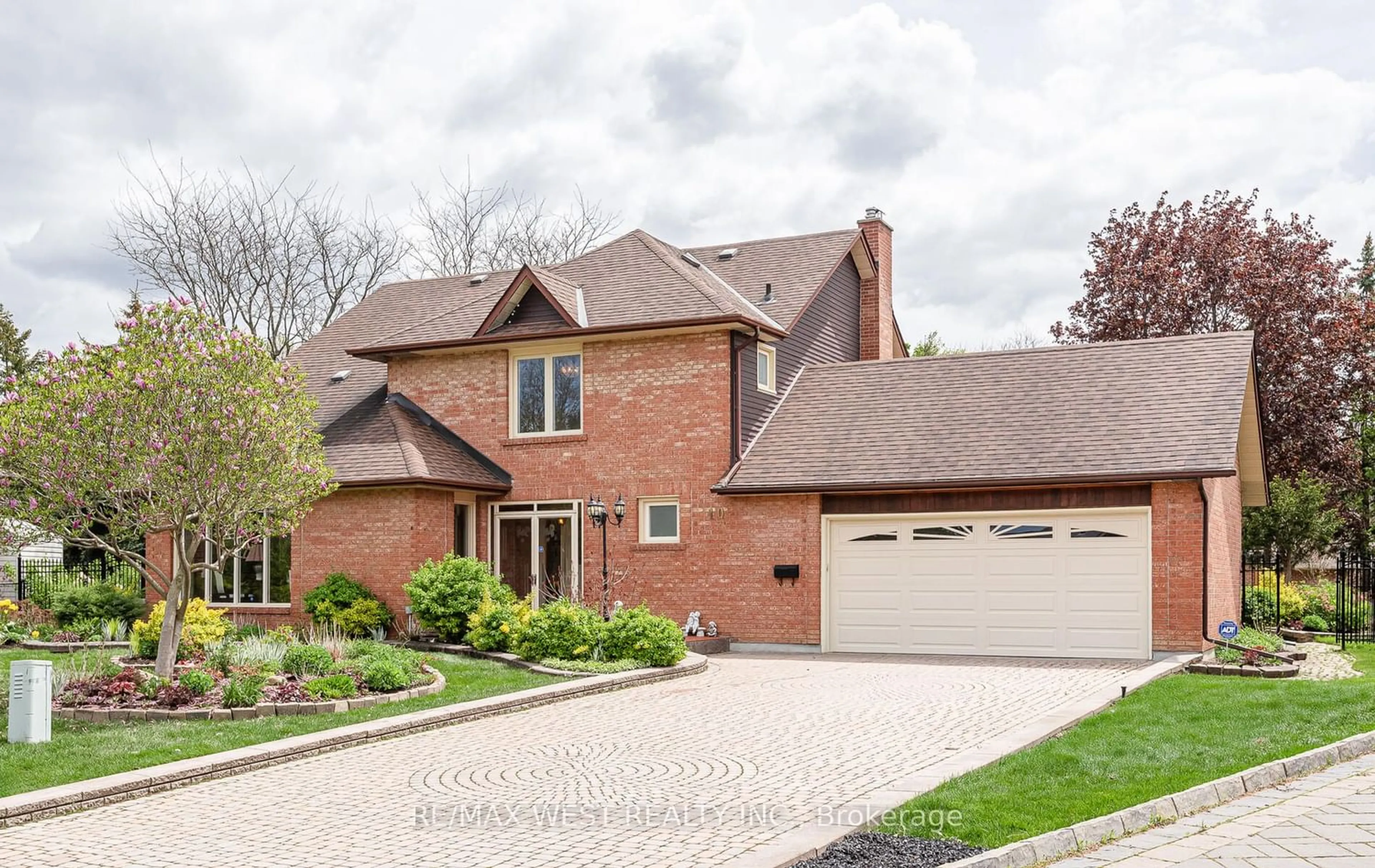 Home with brick exterior material for 10 Oldham Cres, Brampton Ontario L6Z 1W3