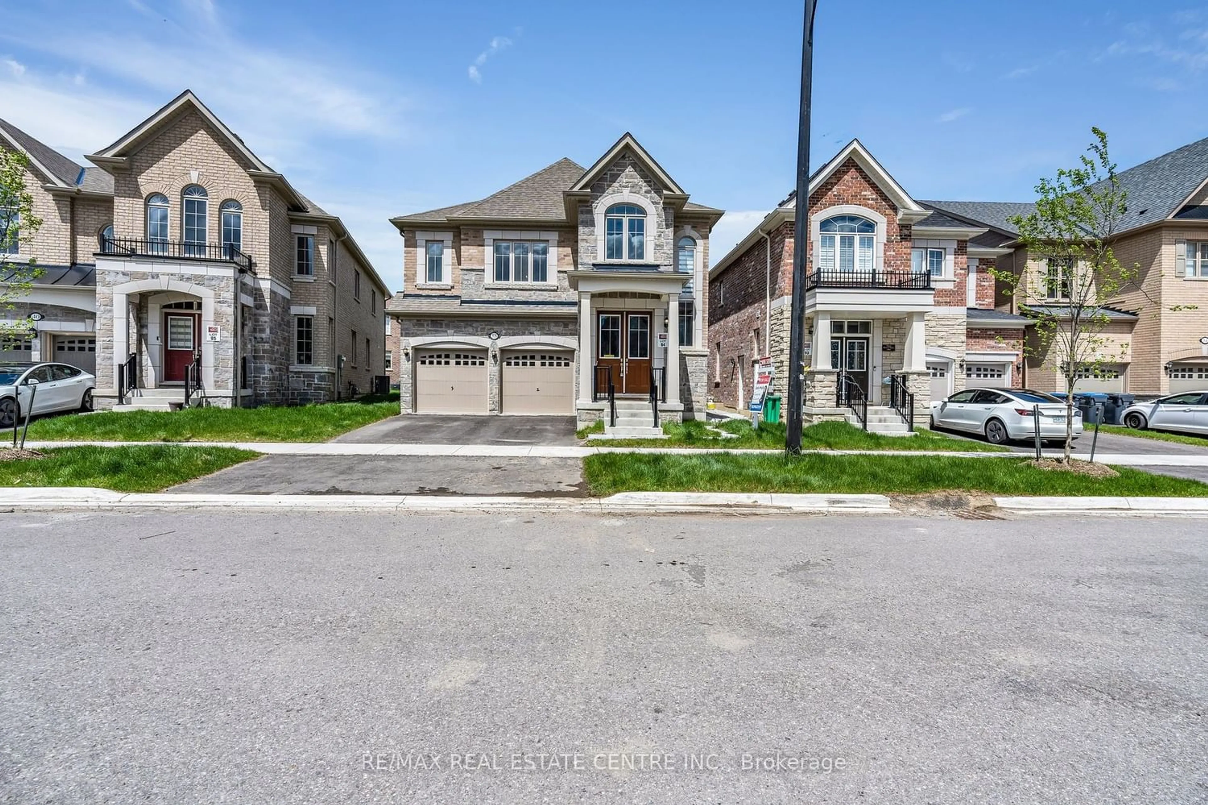 Frontside or backside of a home for 38 Kambalda Rd, Brampton Ontario L7A 0C3