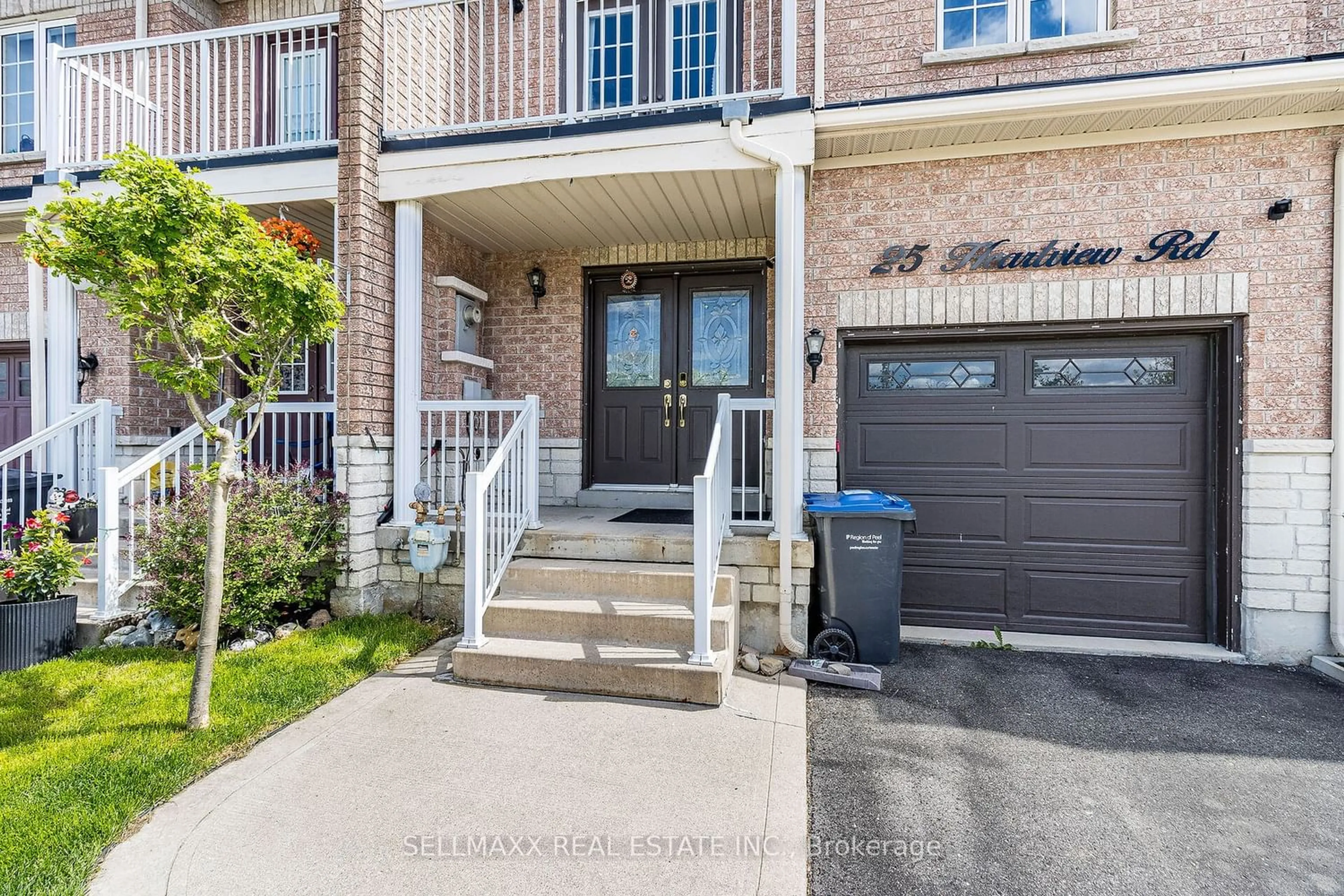 A pic from exterior of the house or condo for 25 Heartview Rd, Brampton Ontario L6Z 0C6
