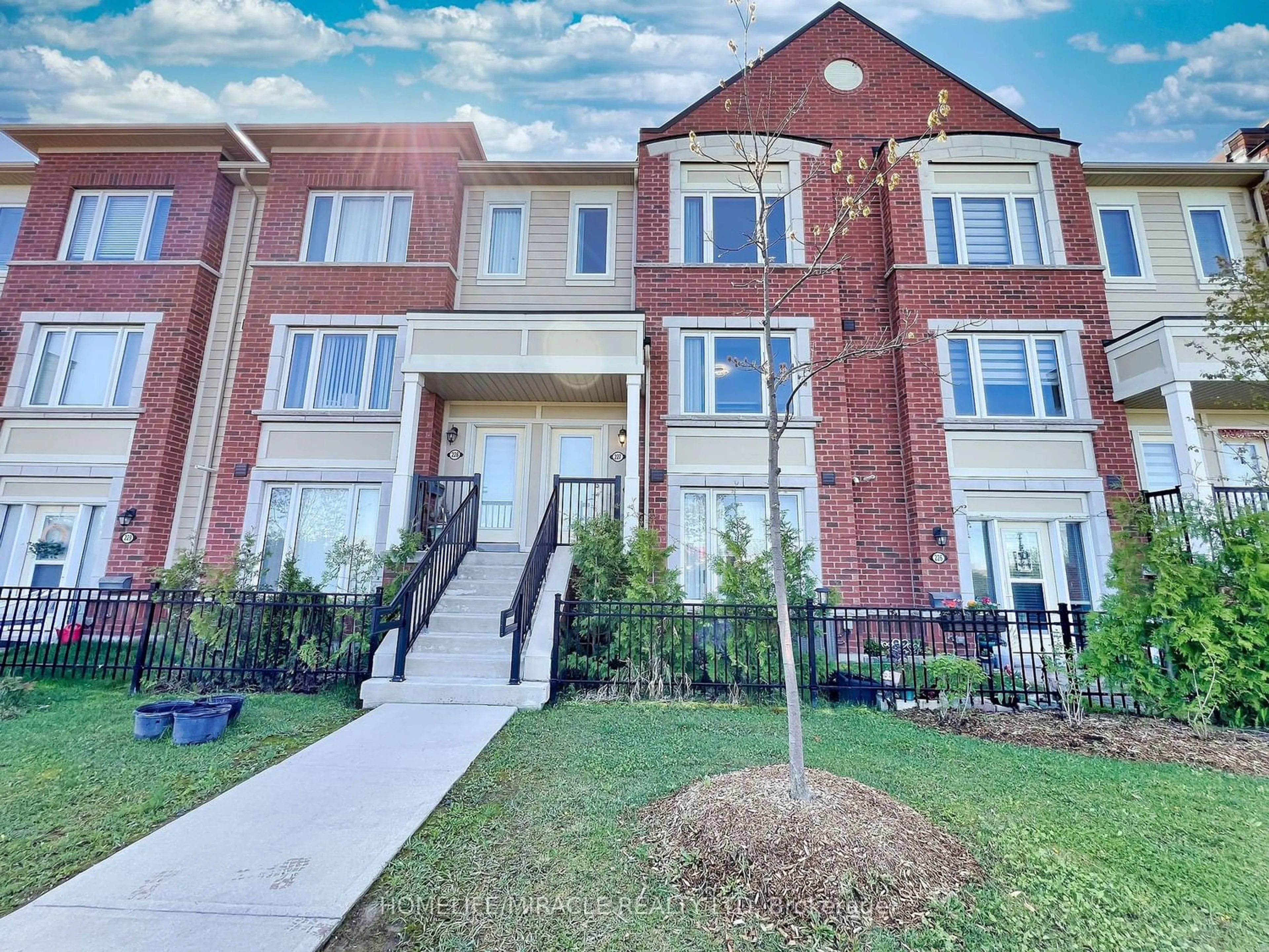 A pic from exterior of the house or condo for 250 Sunny Meadow Blvd #227, Brampton Ontario L6R 3Y6