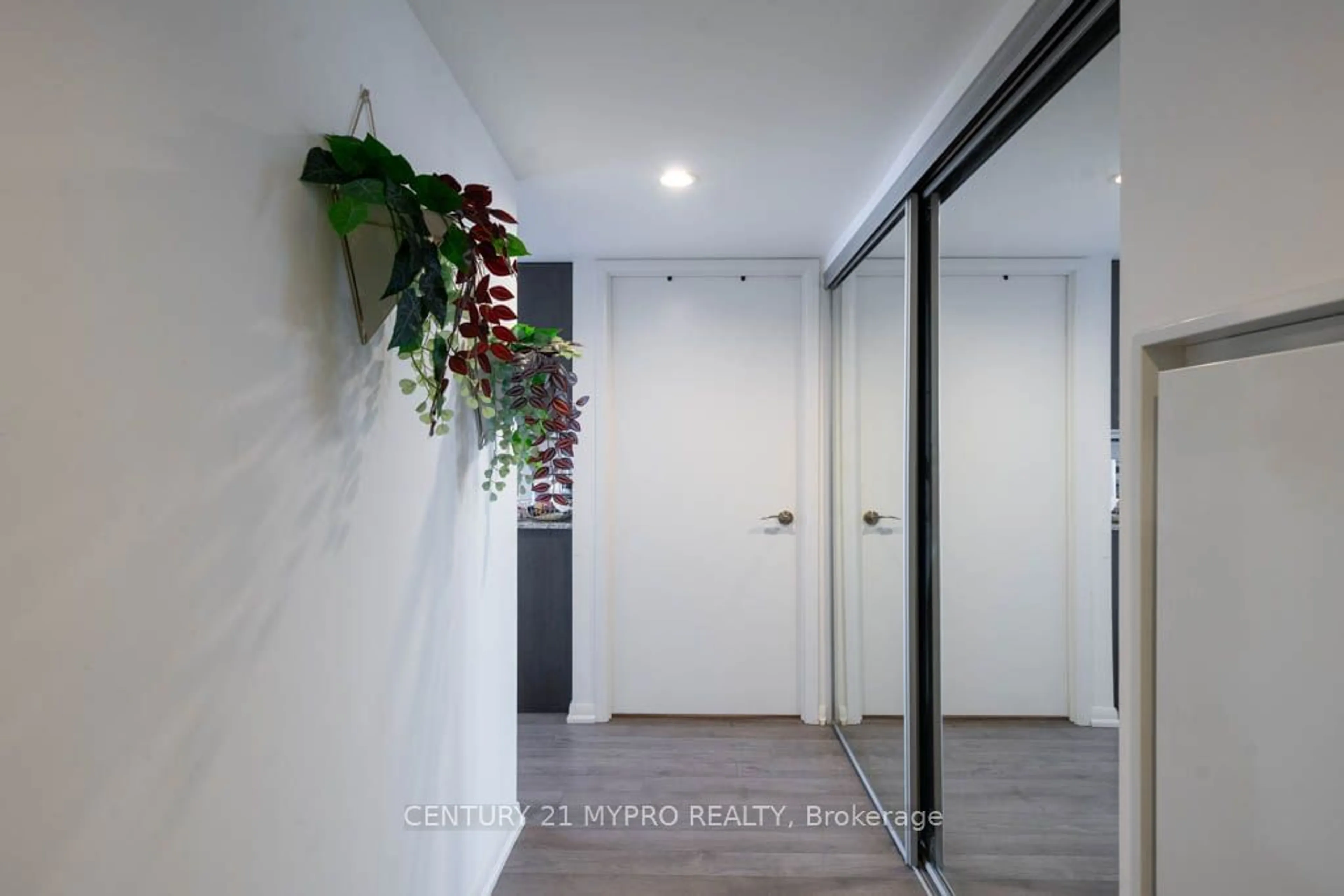 Indoor entryway for 3091 Dufferin St #1003, Toronto Ontario M6A 0C4