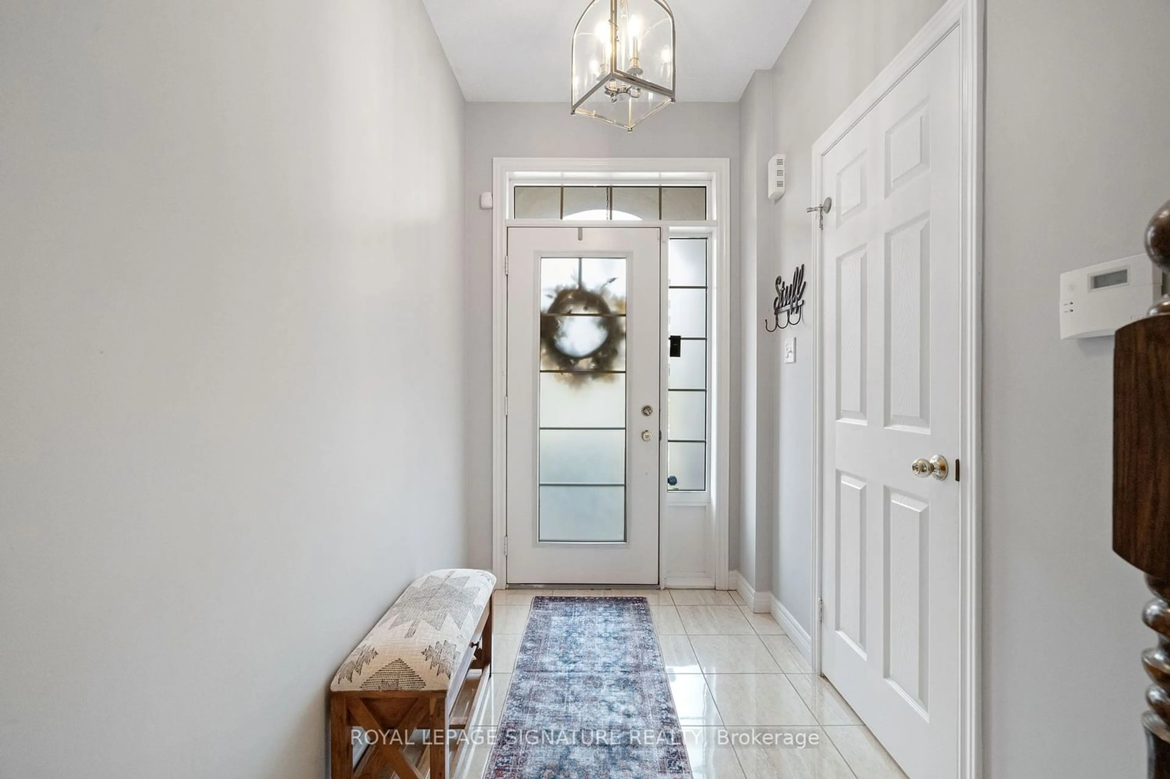 Indoor entryway for 2324 Whistling Springs Cres, Oakville Ontario L6M 0C3