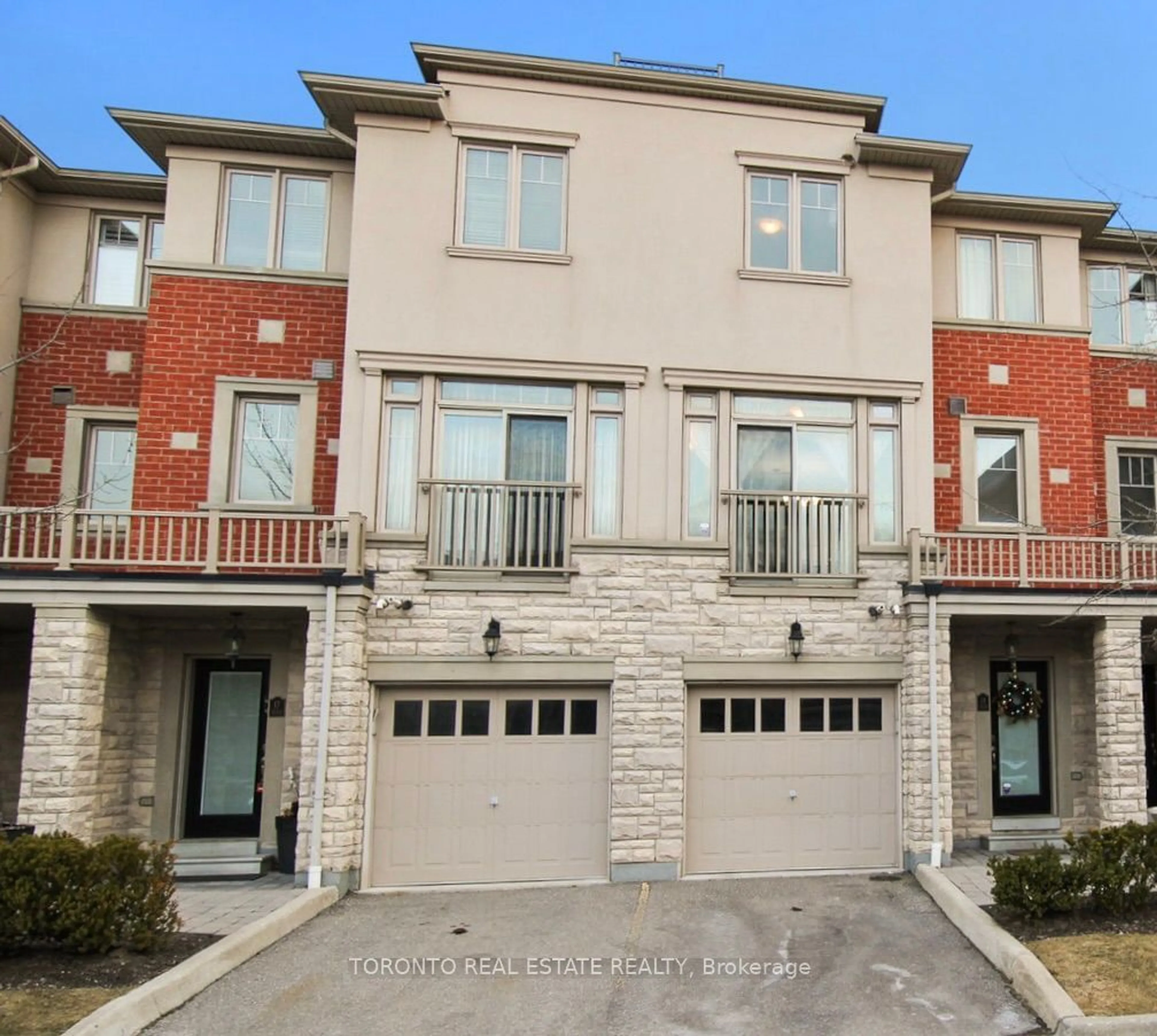 A pic from exterior of the house or condo for 3350 Thomas St #18, Mississauga Ontario L5M 0R2