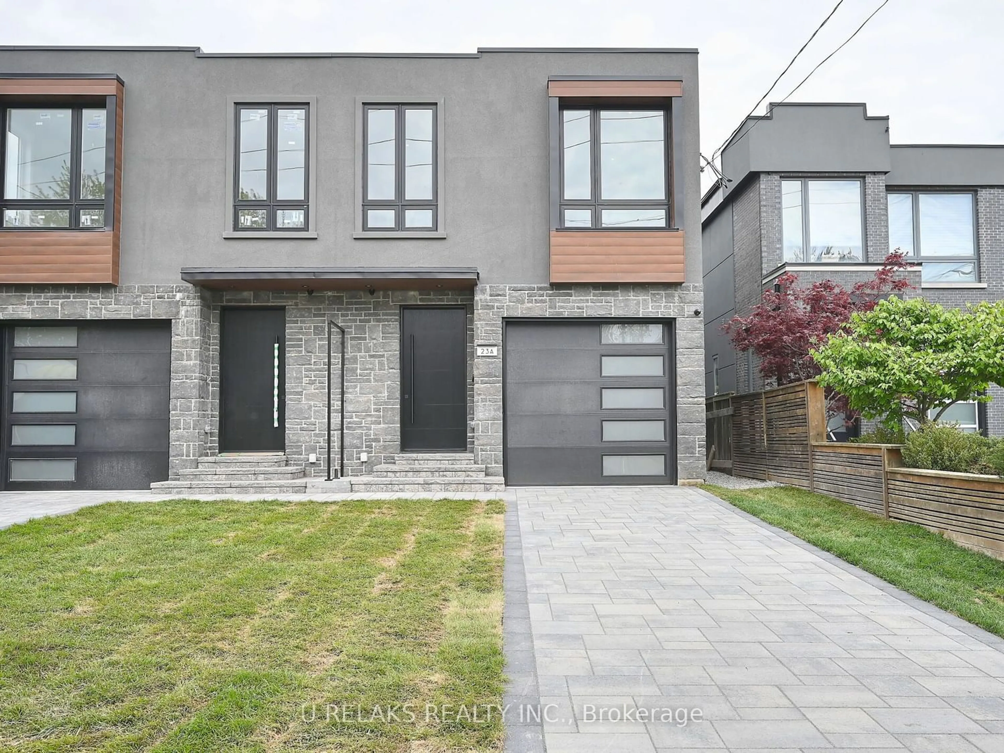 Frontside or backside of a home for 23A Maple Ave, Mississauga Ontario L5H 2S1