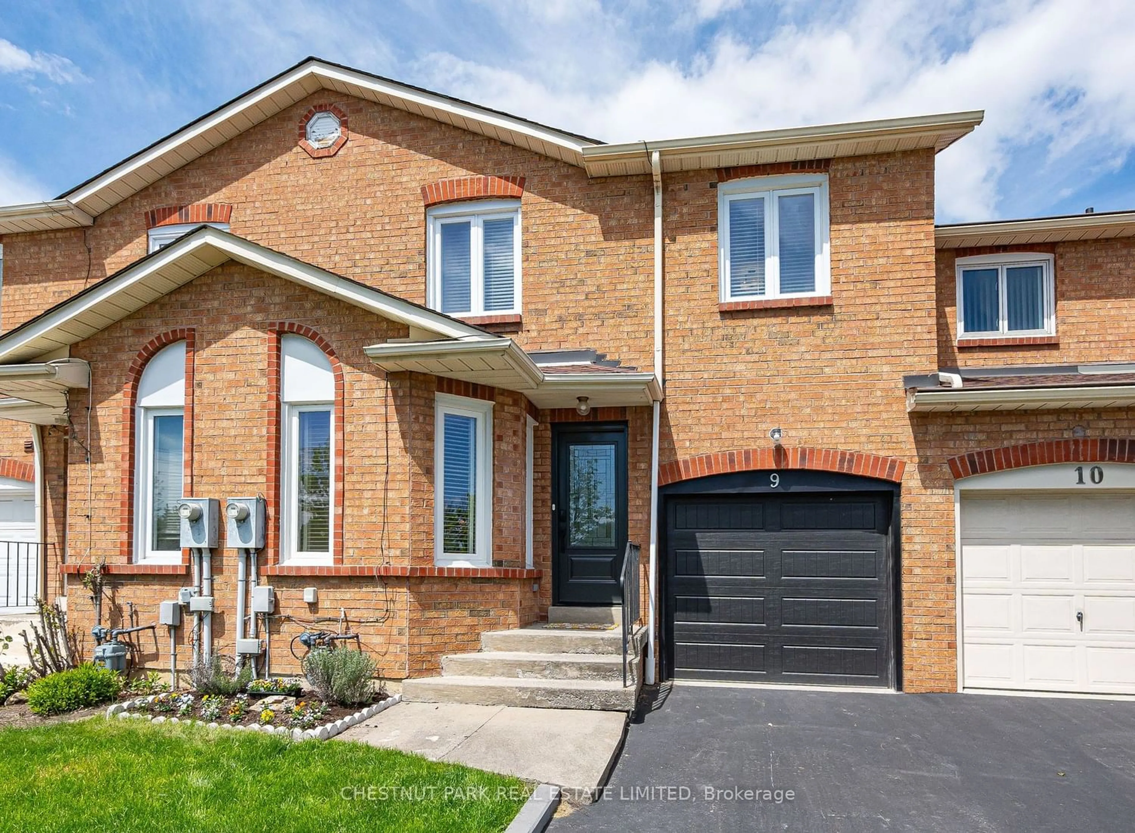 Home with brick exterior material for 365 Tailfeather Cres, Mississauga Ontario L4Z 2Z6
