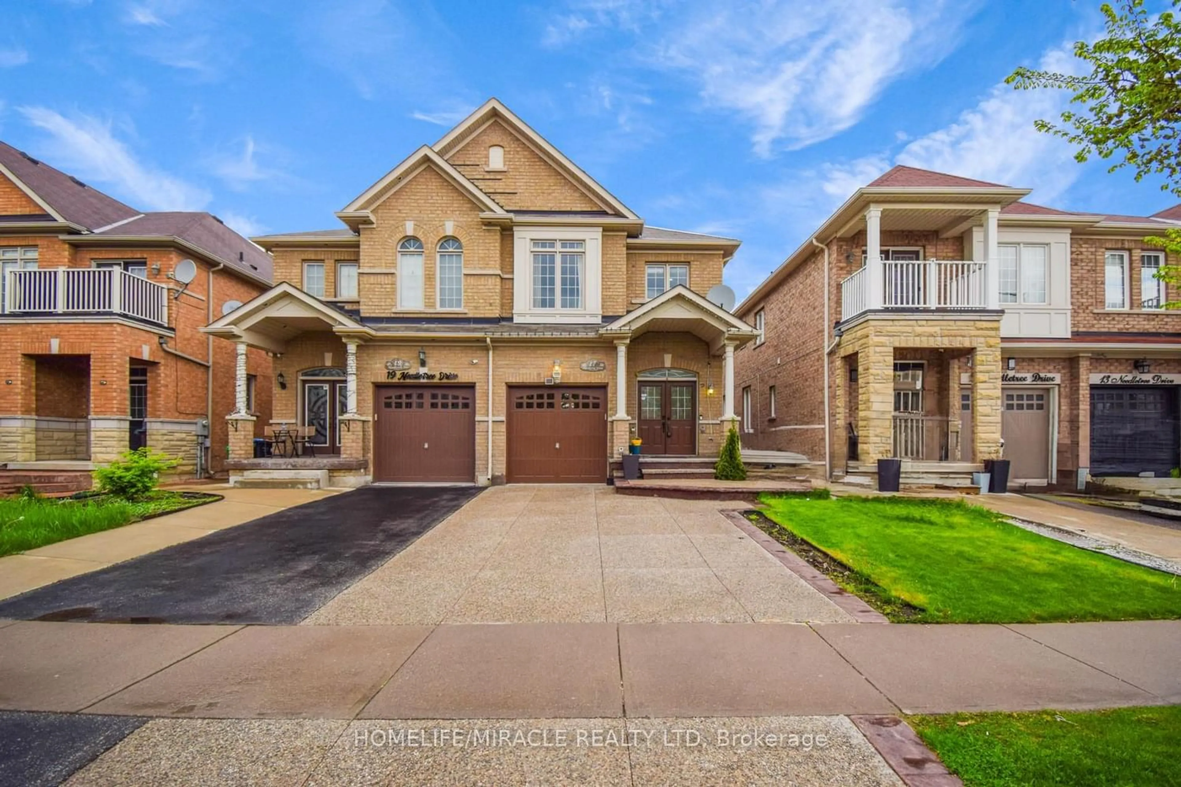 Frontside or backside of a home for 17 Needle Tree Dr, Brampton Ontario L6P 3L8