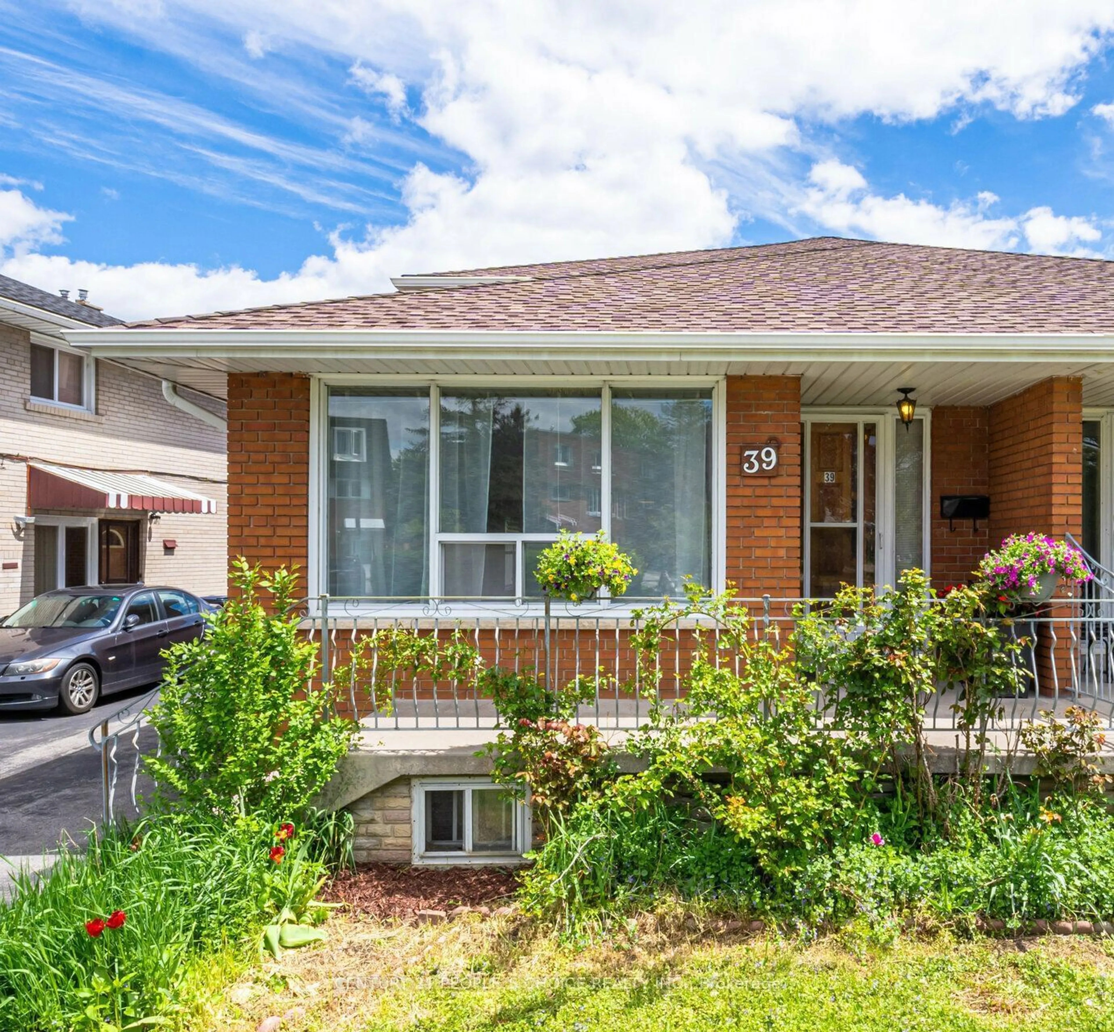 Frontside or backside of a home for 39 Waterbury Dr, Toronto Ontario M9R 3Y1