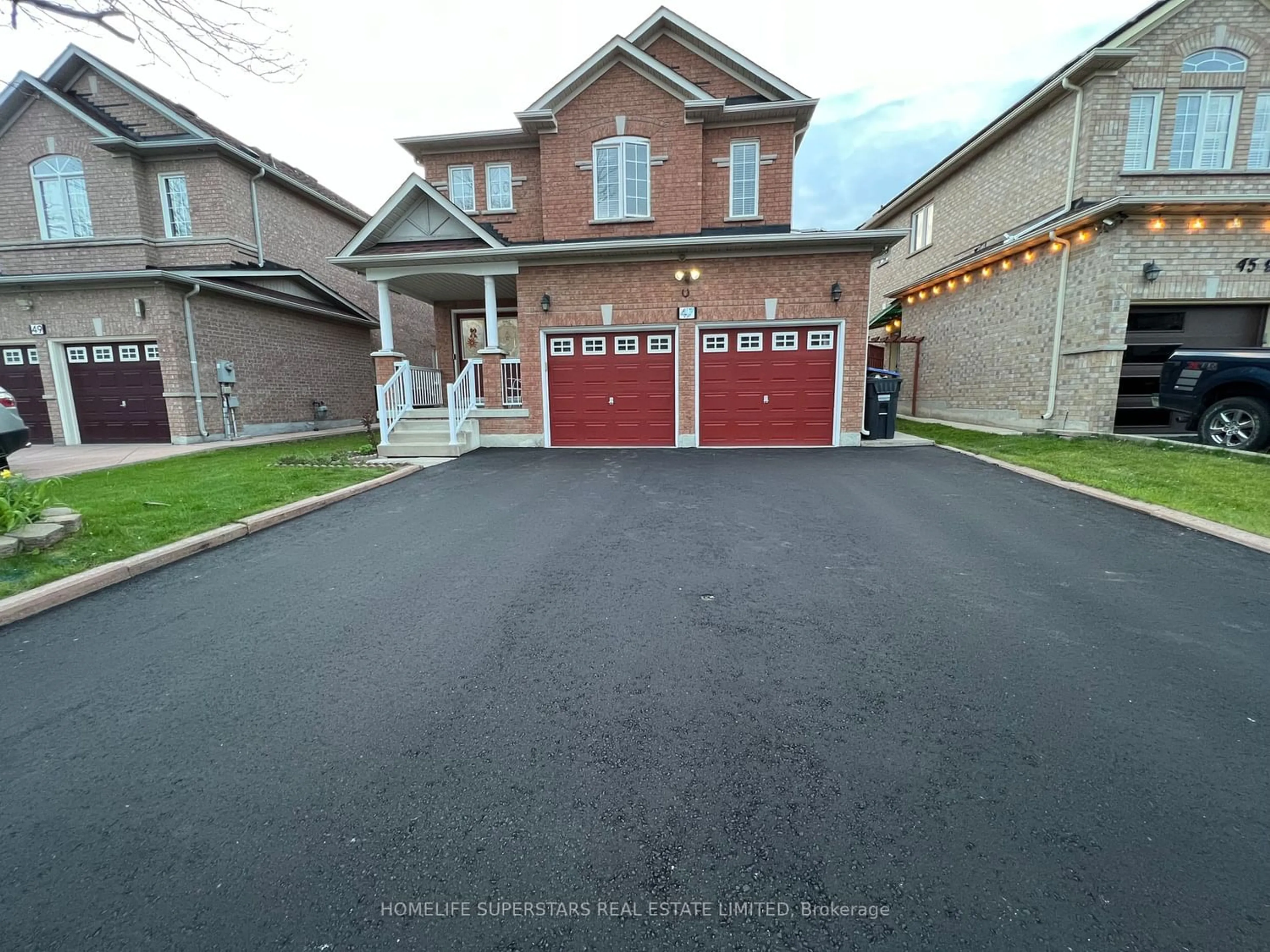 Frontside or backside of a home for 47 Gallucci Cres, Brampton Ontario L6P 1R6