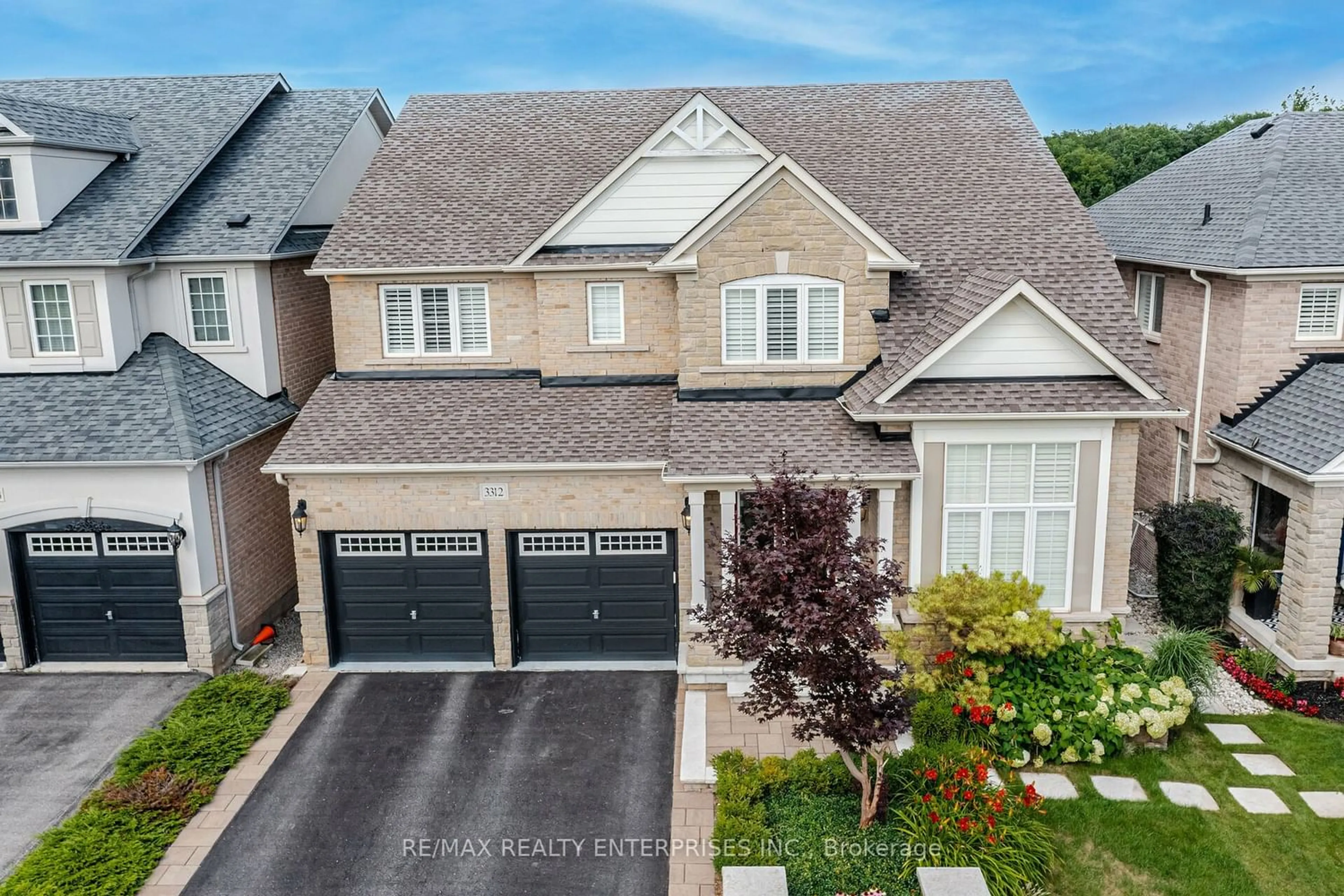 Frontside or backside of a home for 3312 Liptay Ave, Oakville Ontario L6M 0N1