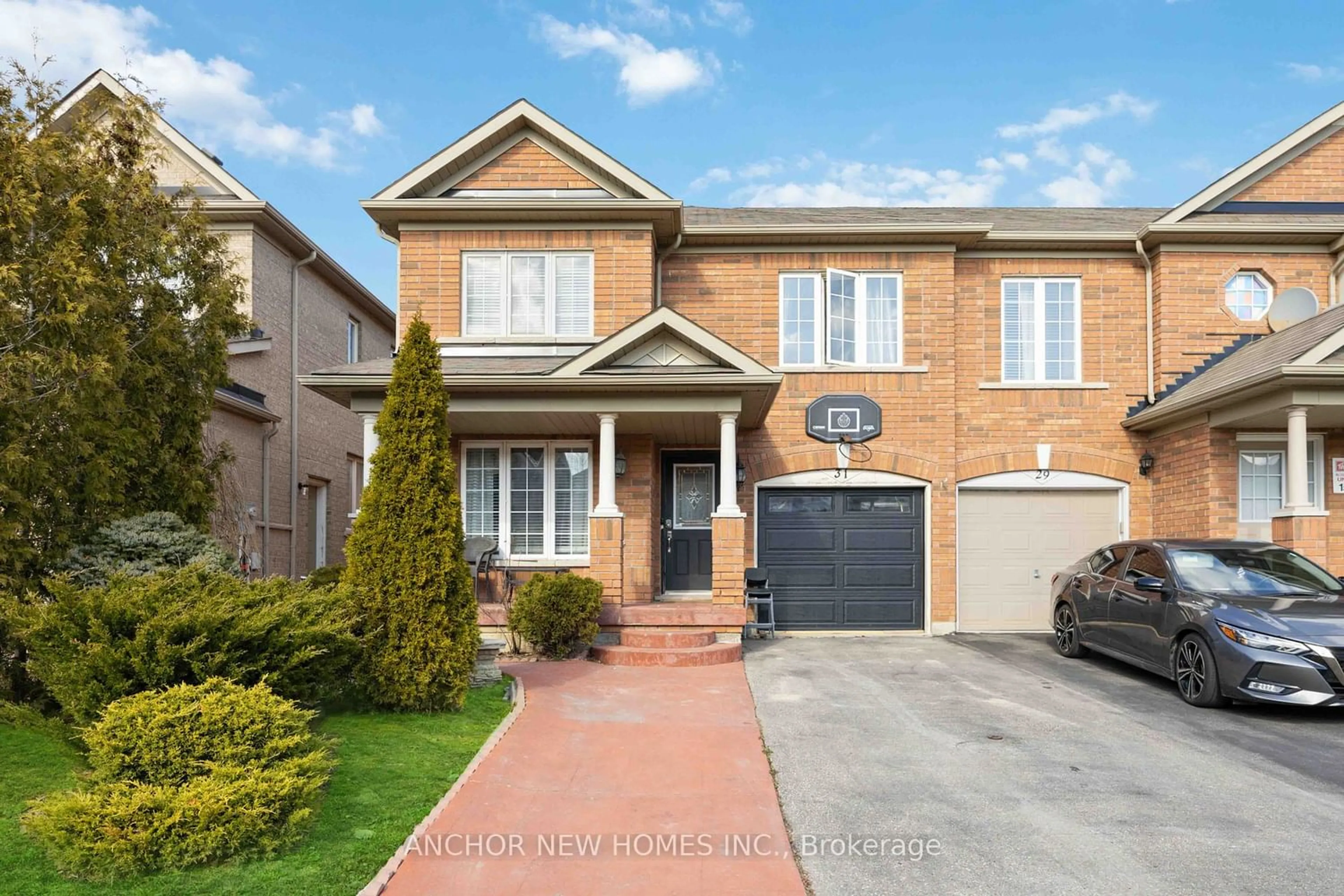 Home with brick exterior material for 31 Quailvalley Dr, Brampton Ontario L6R 0N4