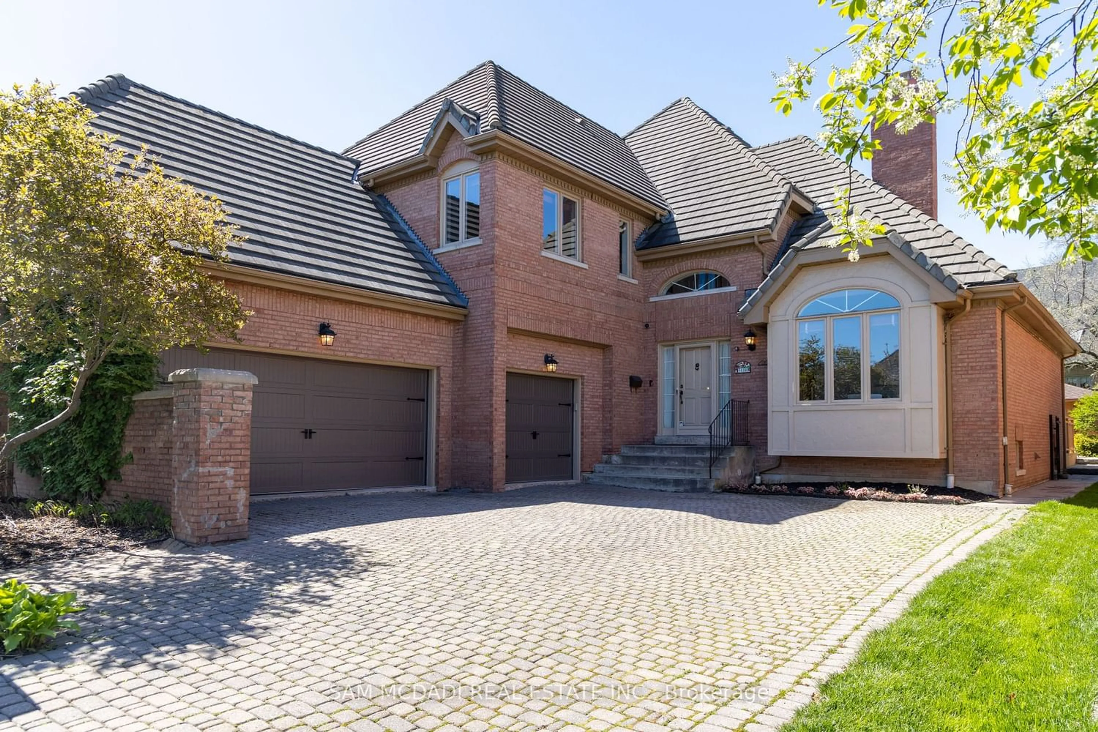 Home with brick exterior material for 5114 Forest Hill Dr, Mississauga Ontario L5M 5A3