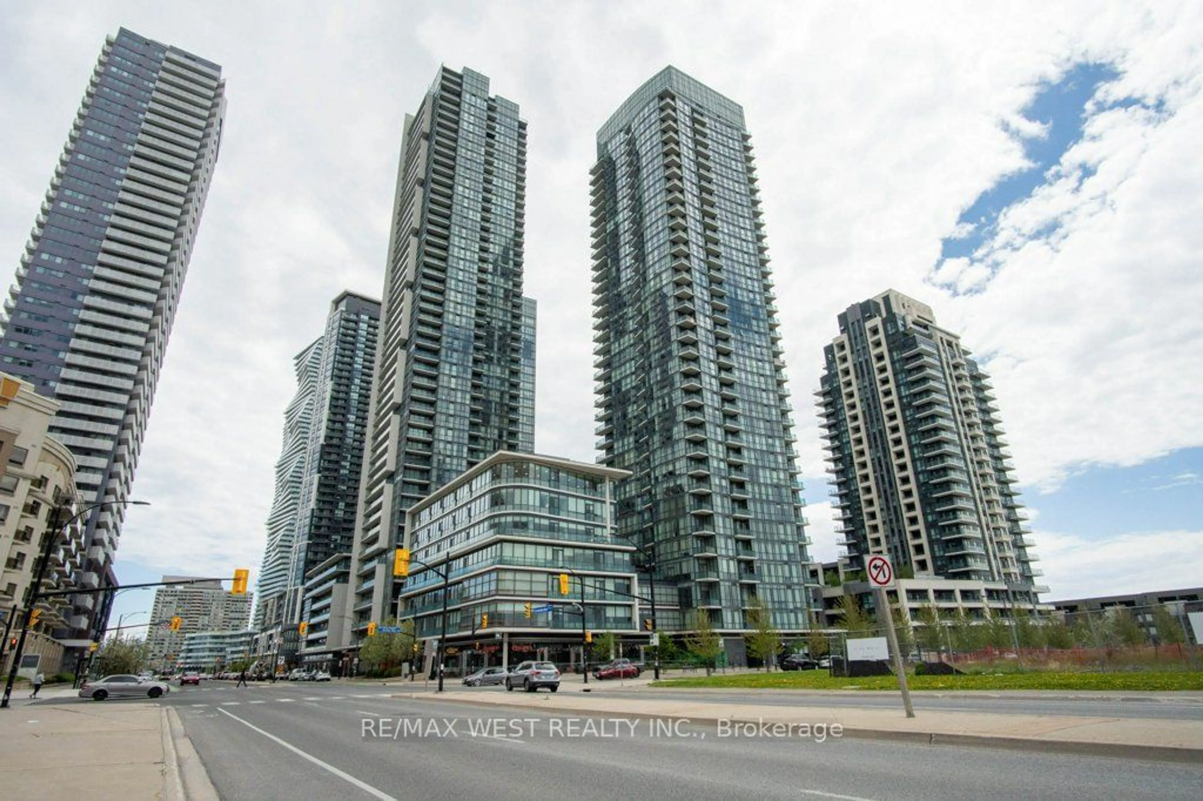 A pic from exterior of the house or condo for 4070 Confederation Pkwy #1001, Mississauga Ontario L5B 0E9