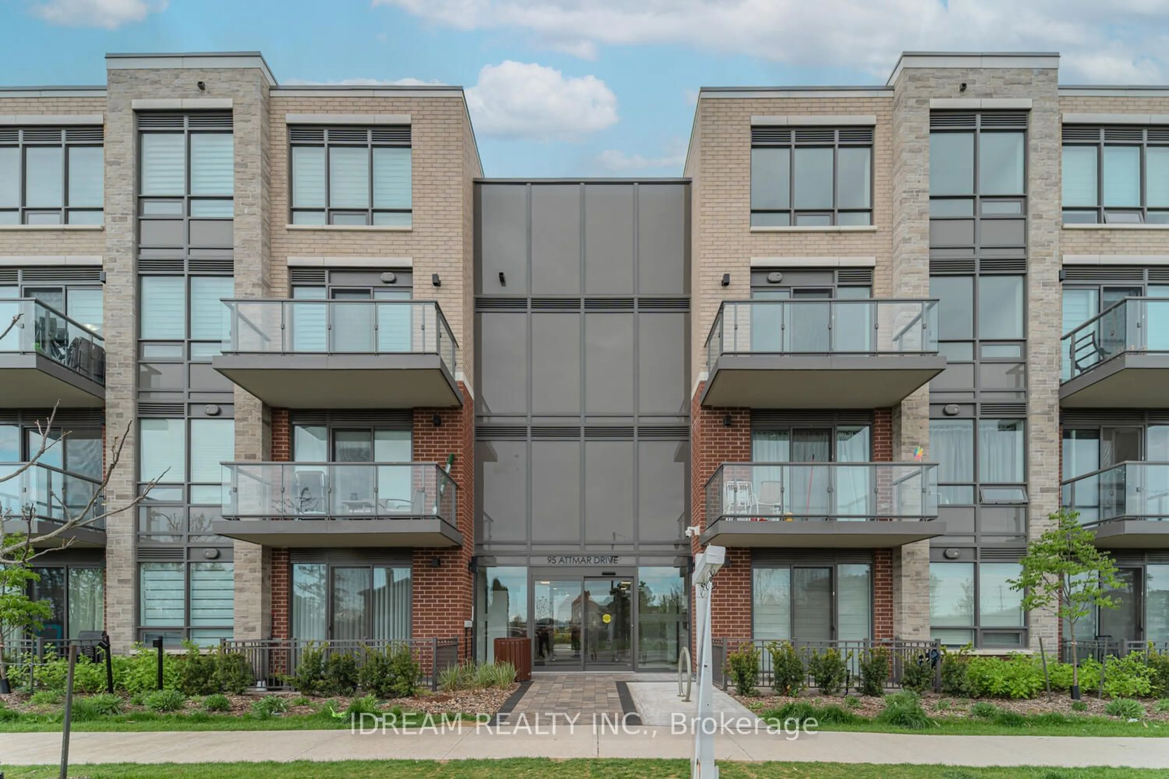 A pic from exterior of the house or condo for 95 Attmar Dr #322, Brampton Ontario L6P 2R9