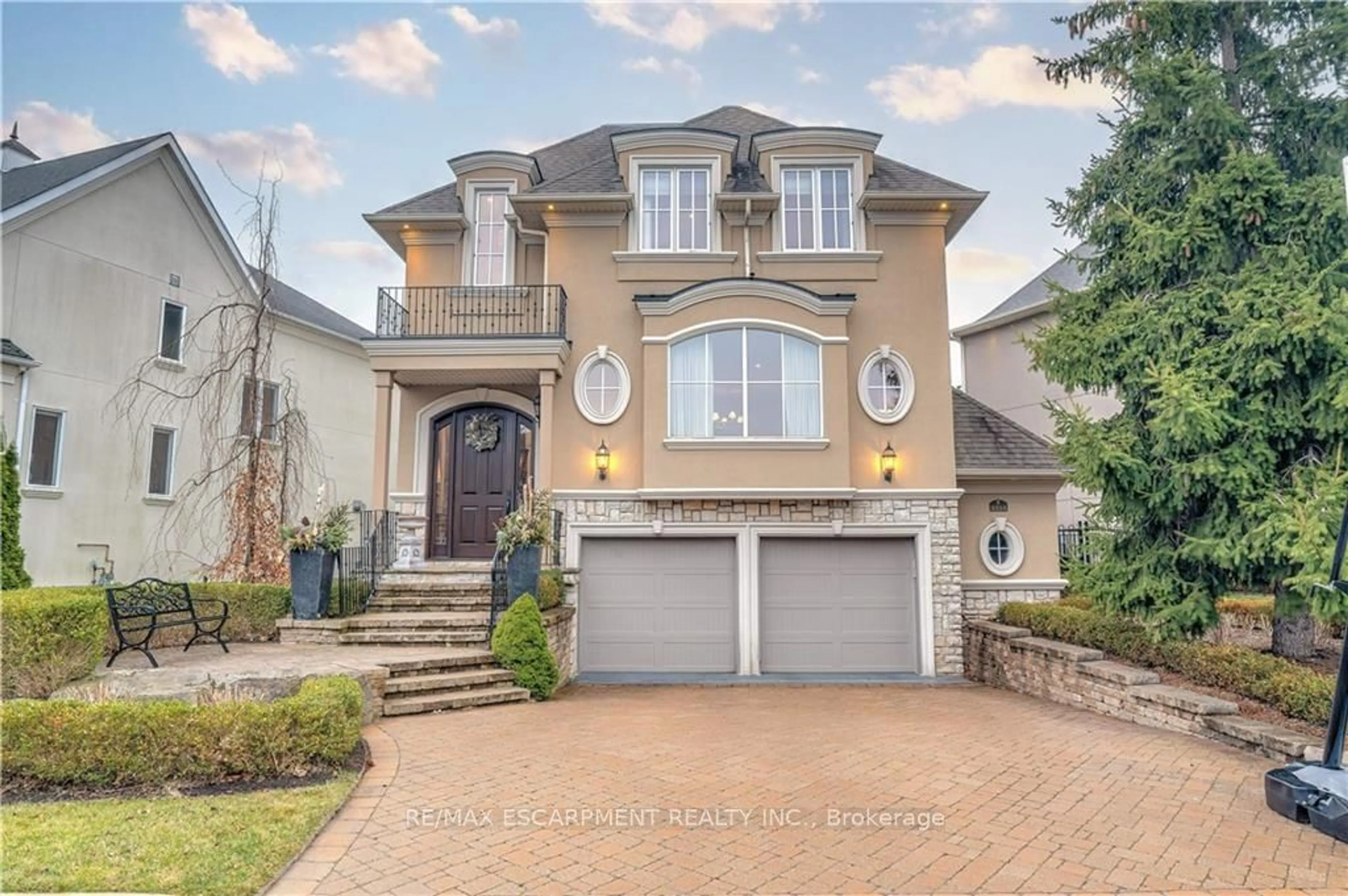 Frontside or backside of a home for 2214 Hampstead Rd, Oakville Ontario L6H 6Y9