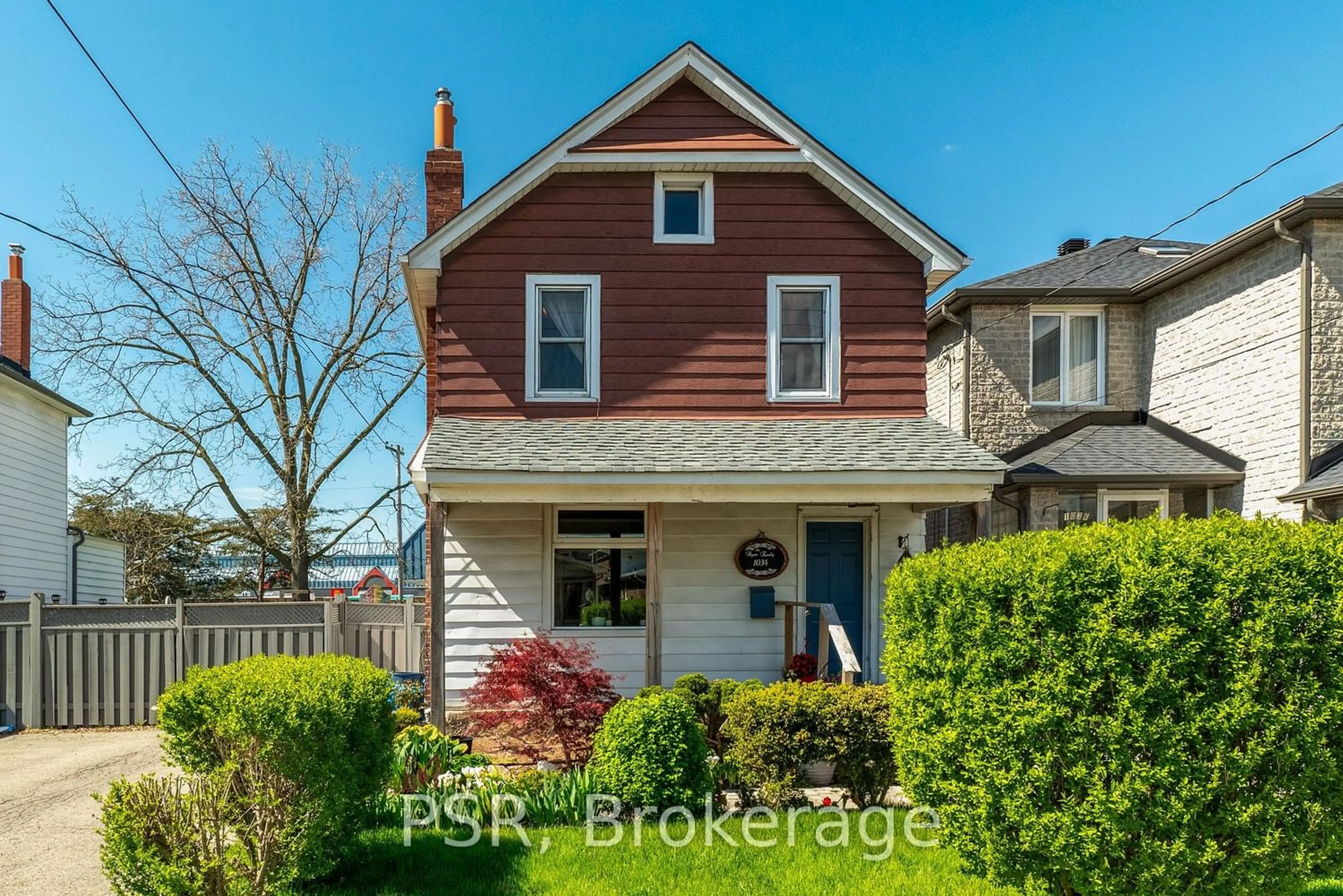 Frontside or backside of a home for 1034 Caven St, Mississauga Ontario L5G 4J4