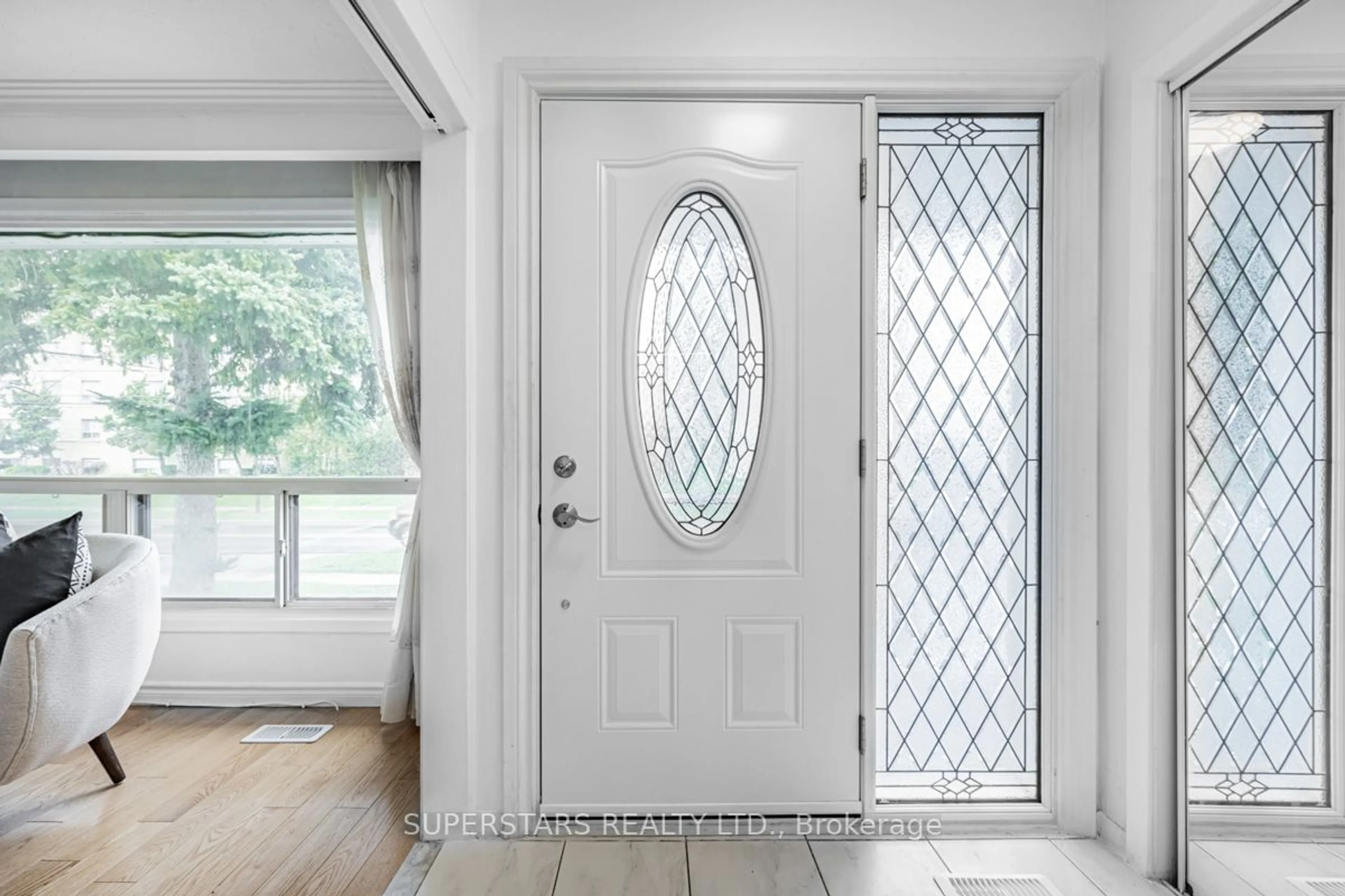 Indoor entryway for 70 Lindylou Rd, Toronto Ontario M2M 2B3