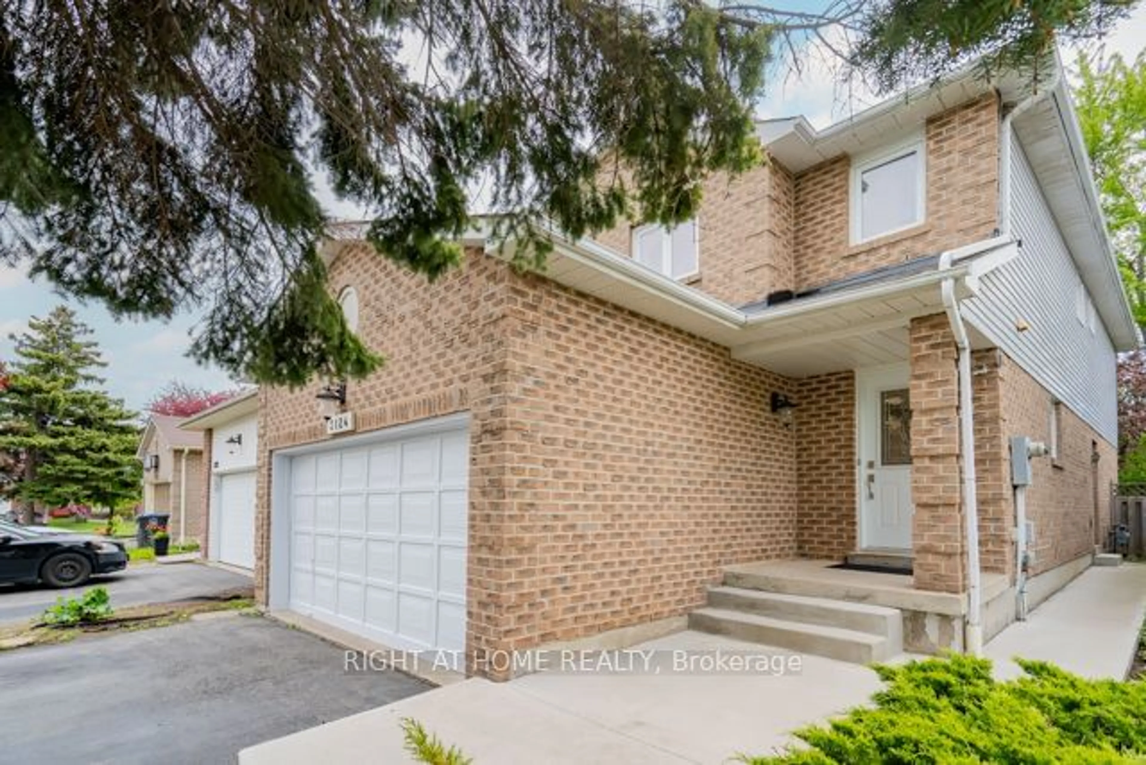 A pic from exterior of the house or condo for 3124 Osbourne Rd, Mississauga Ontario L5L 4A1