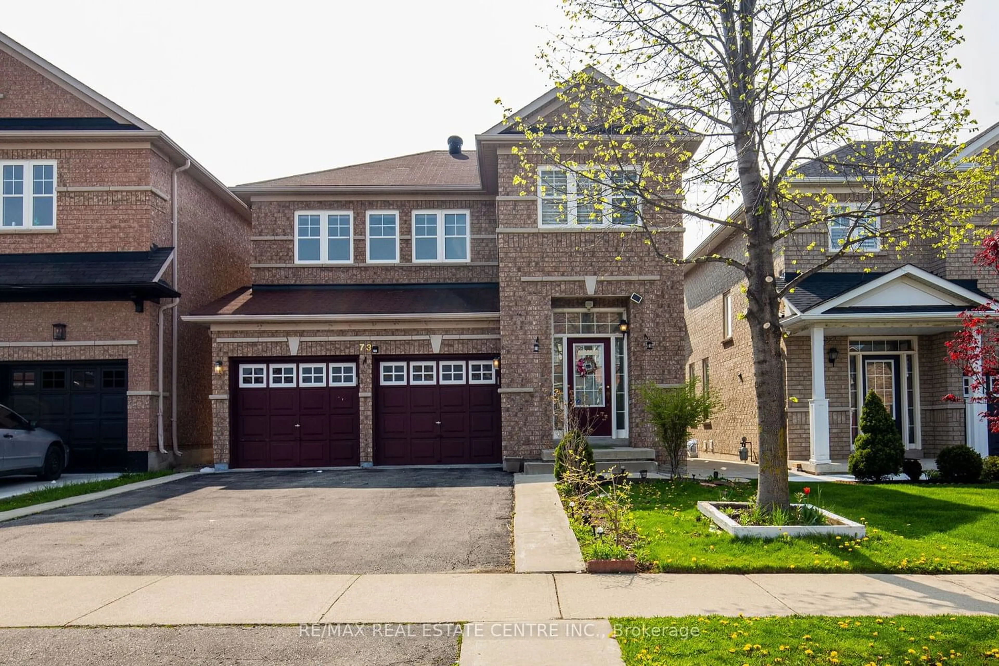 Home with brick exterior material for 73 Pantomine Blvd, Brampton Ontario L6Y 5N4