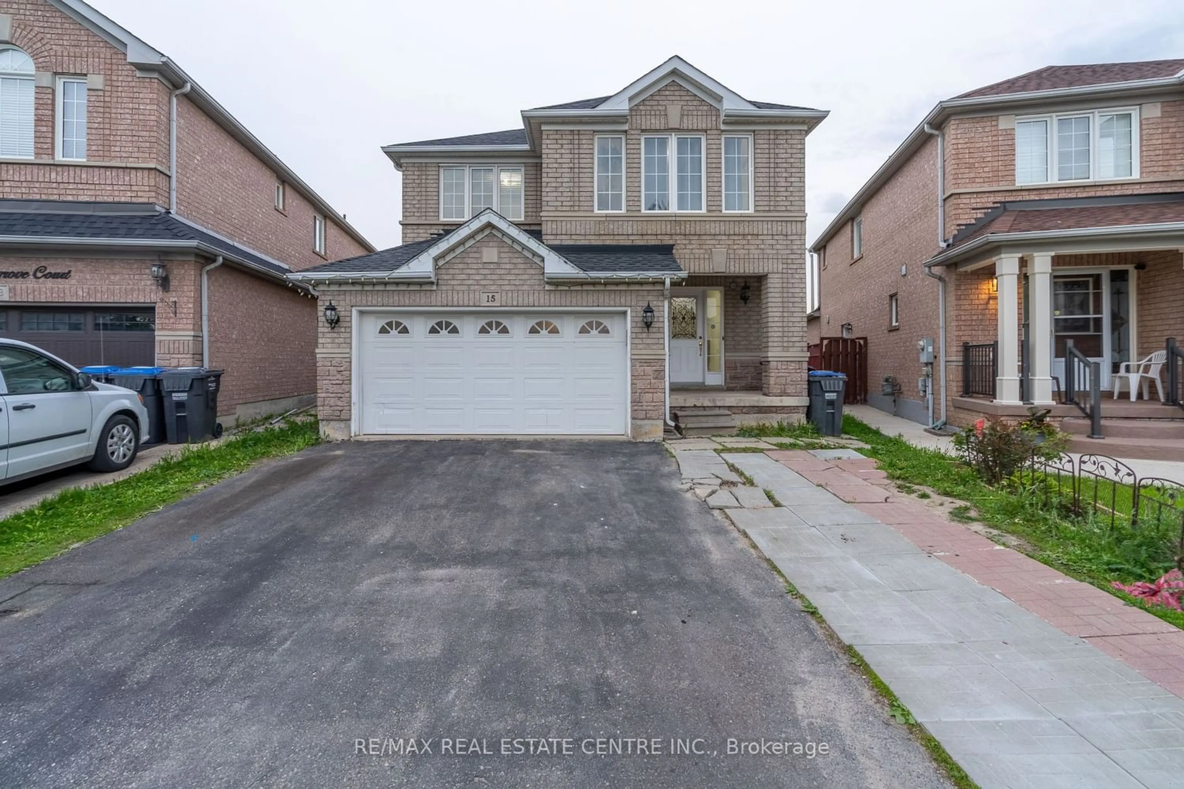Frontside or backside of a home for 15 Applegrove Crt, Brampton Ontario L6R 2Y9
