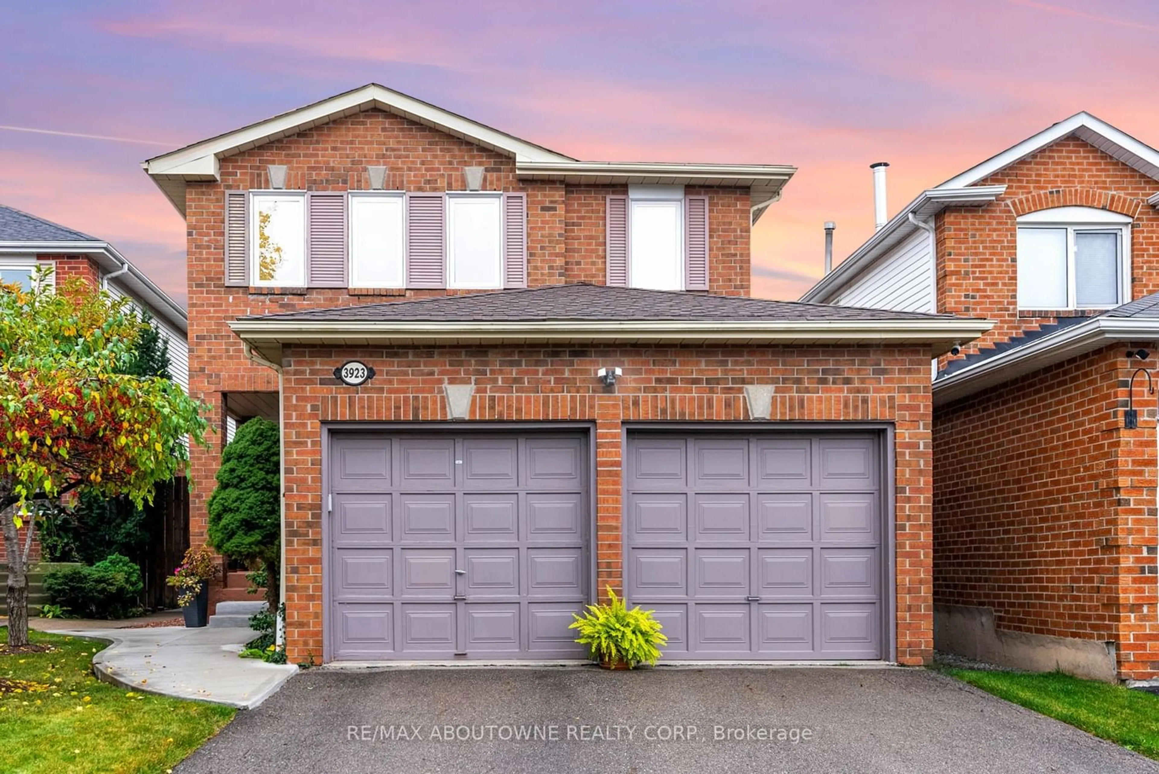 Home with brick exterior material for 3923 Rushton Cres, Mississauga Ontario L5L 4H8