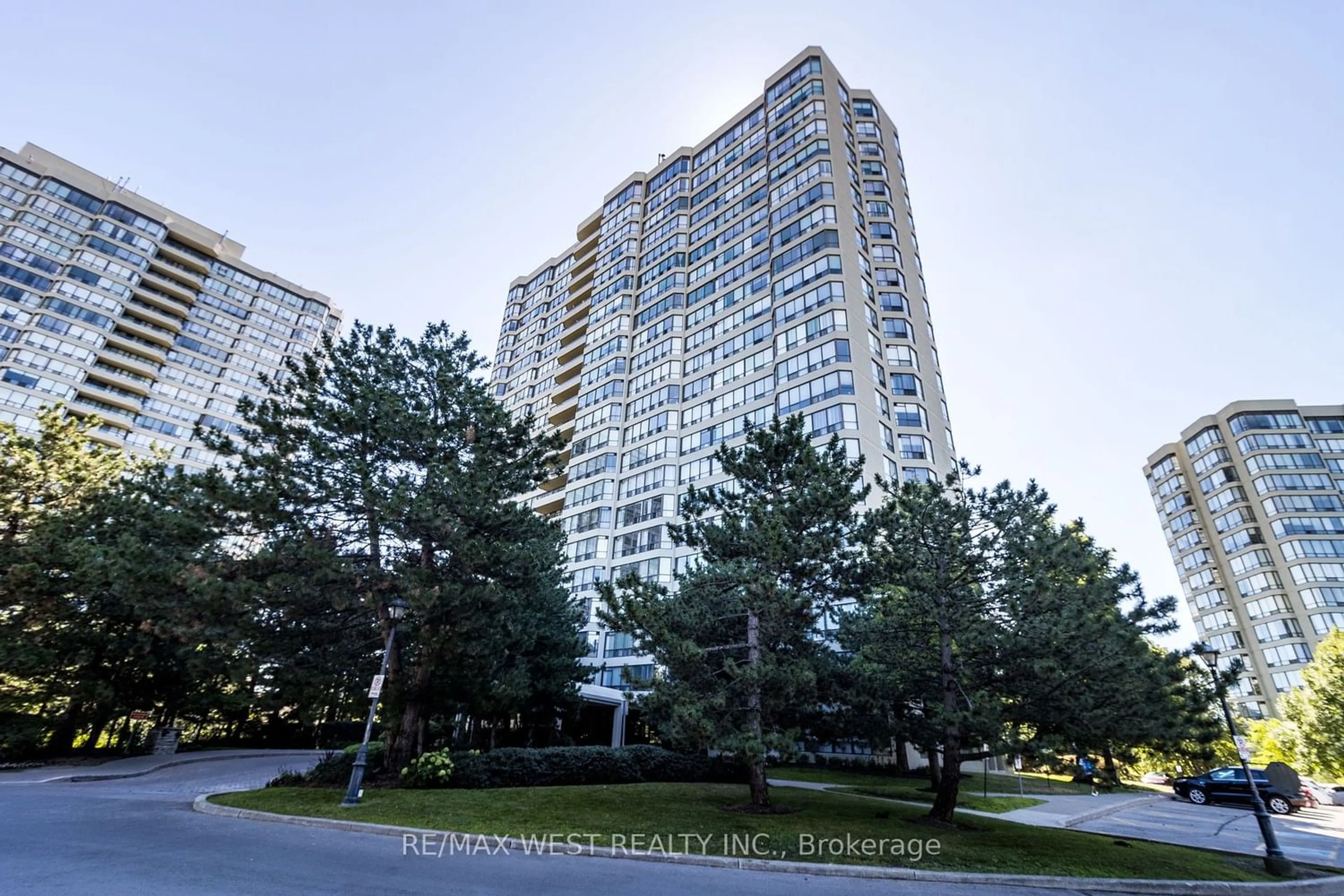 A pic from exterior of the house or condo for 24 Hanover Rd #1205, Brampton Ontario L6S 5K8