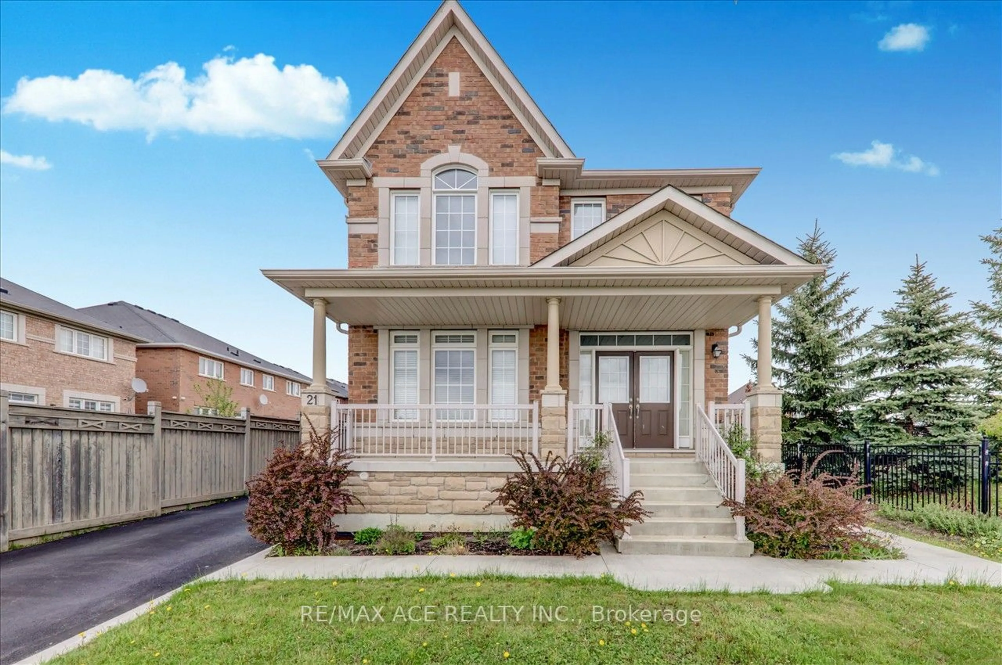 Frontside or backside of a home for 21 Castle Oaks Crossing, Brampton Ontario L6P 3A2