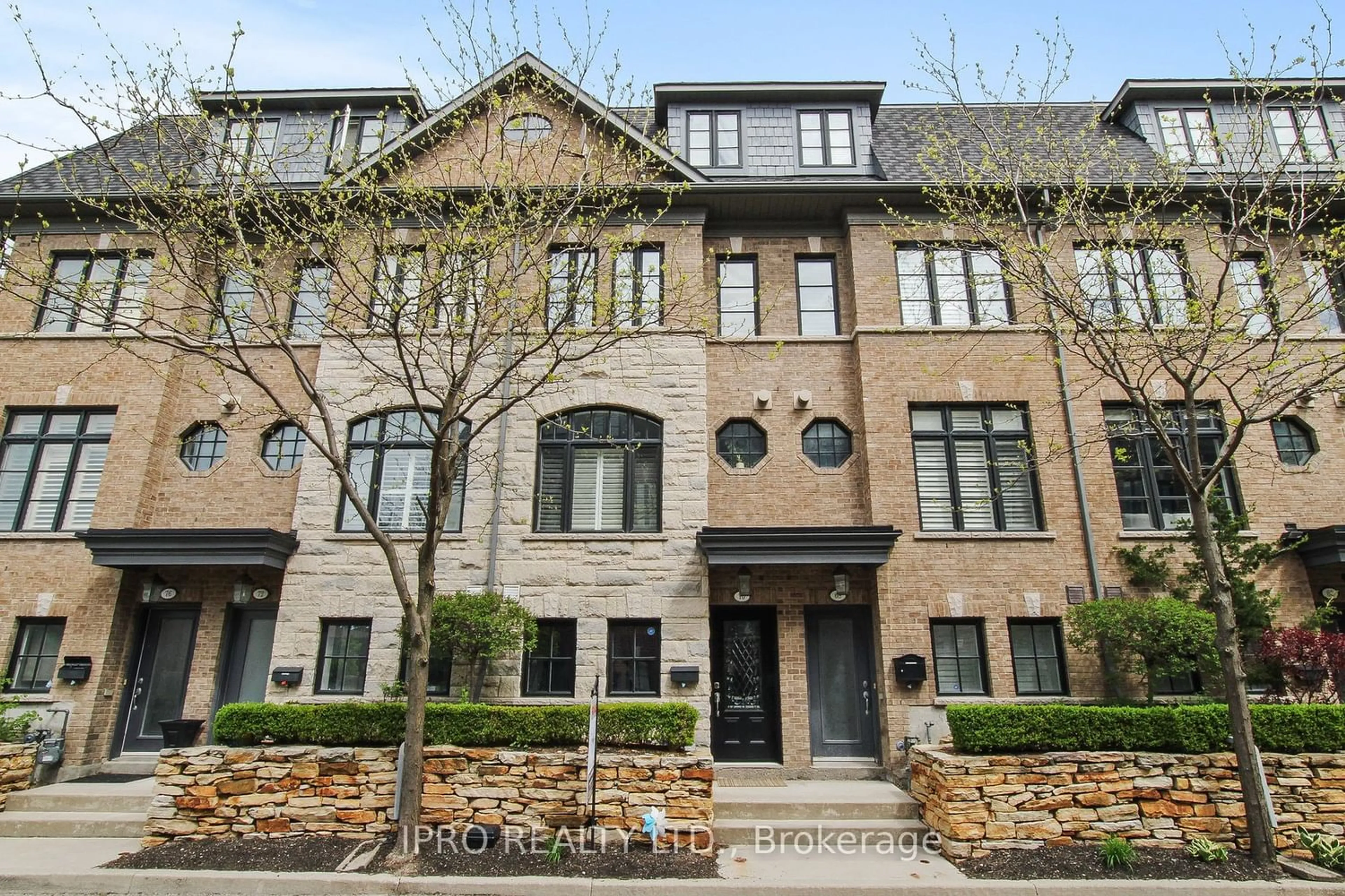 A pic from exterior of the house or condo for 70 Lobo Mews, Toronto Ontario M8Z 0B1