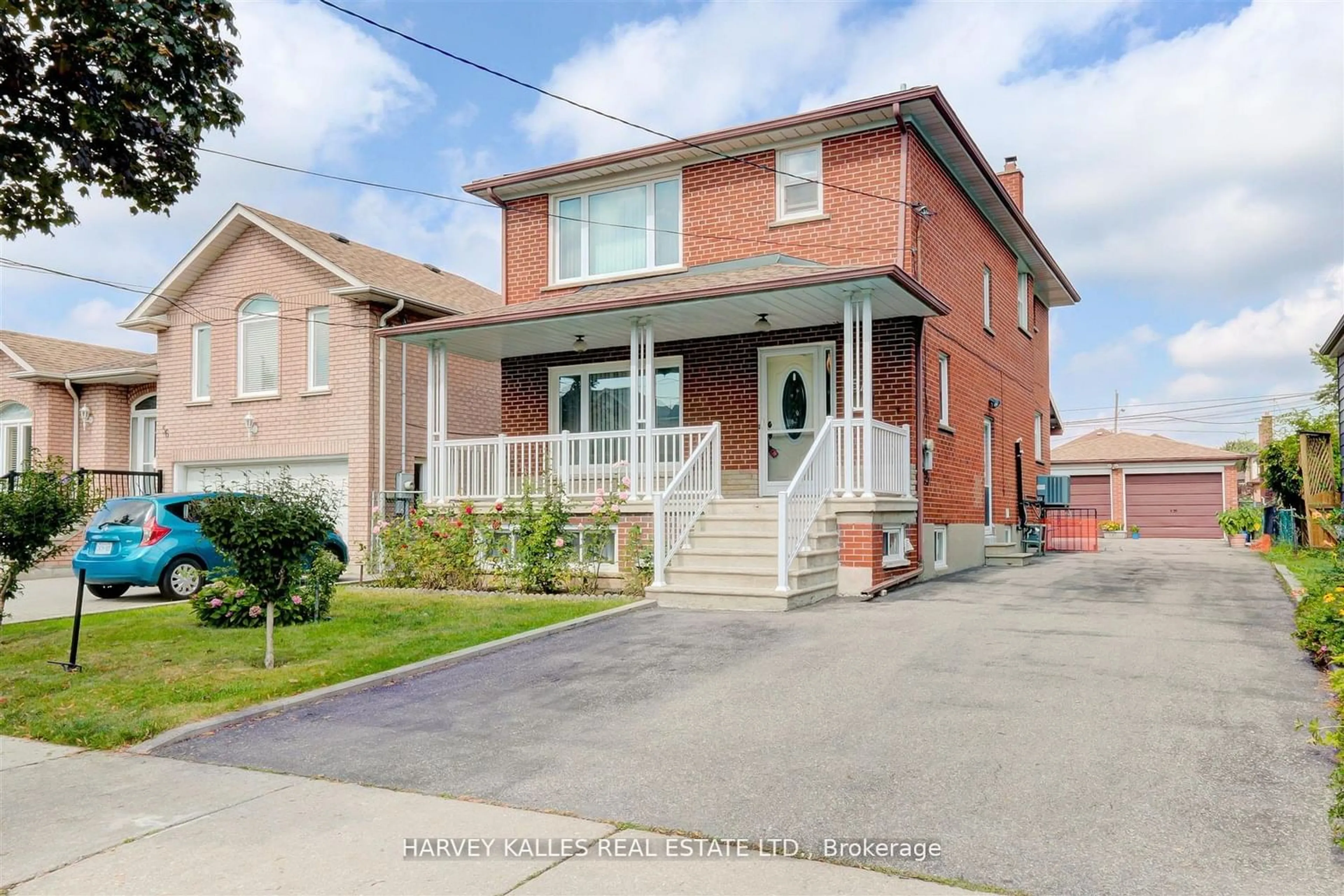 Frontside or backside of a home for 54 Bentworth Ave, Toronto Ontario M6A 1P4