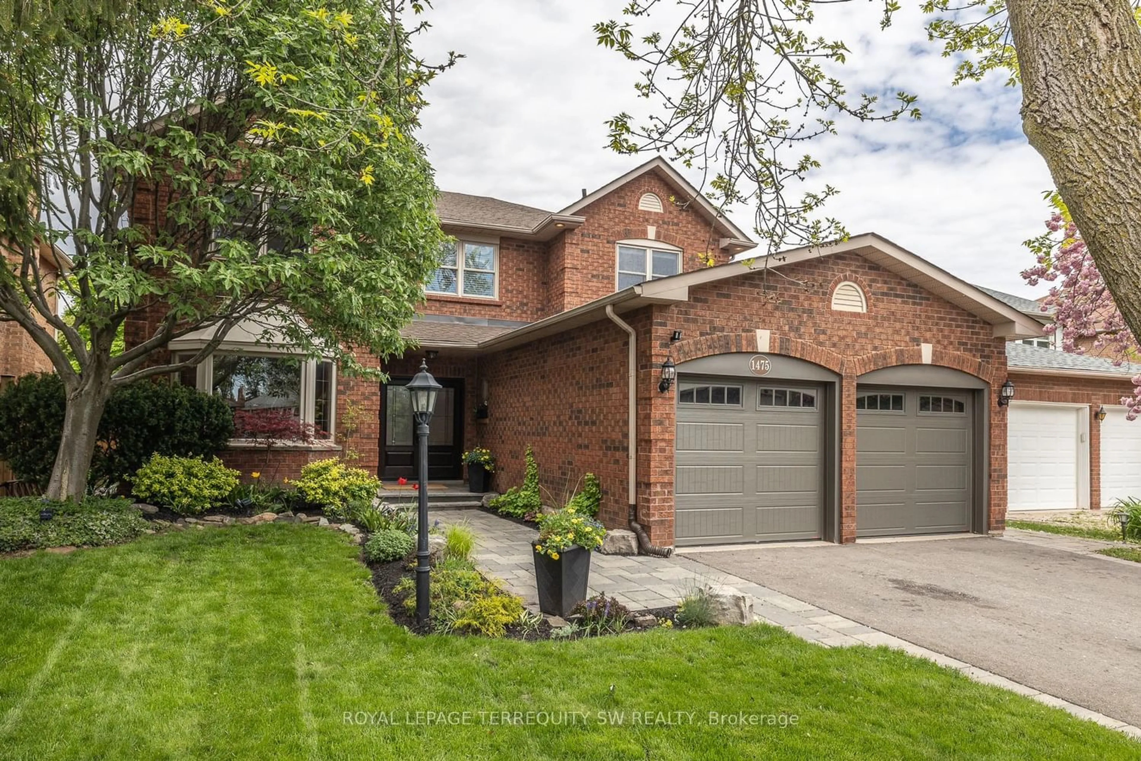 Home with brick exterior material for 1475 Stoneybrook Tr, Oakville Ontario L6M 2P7