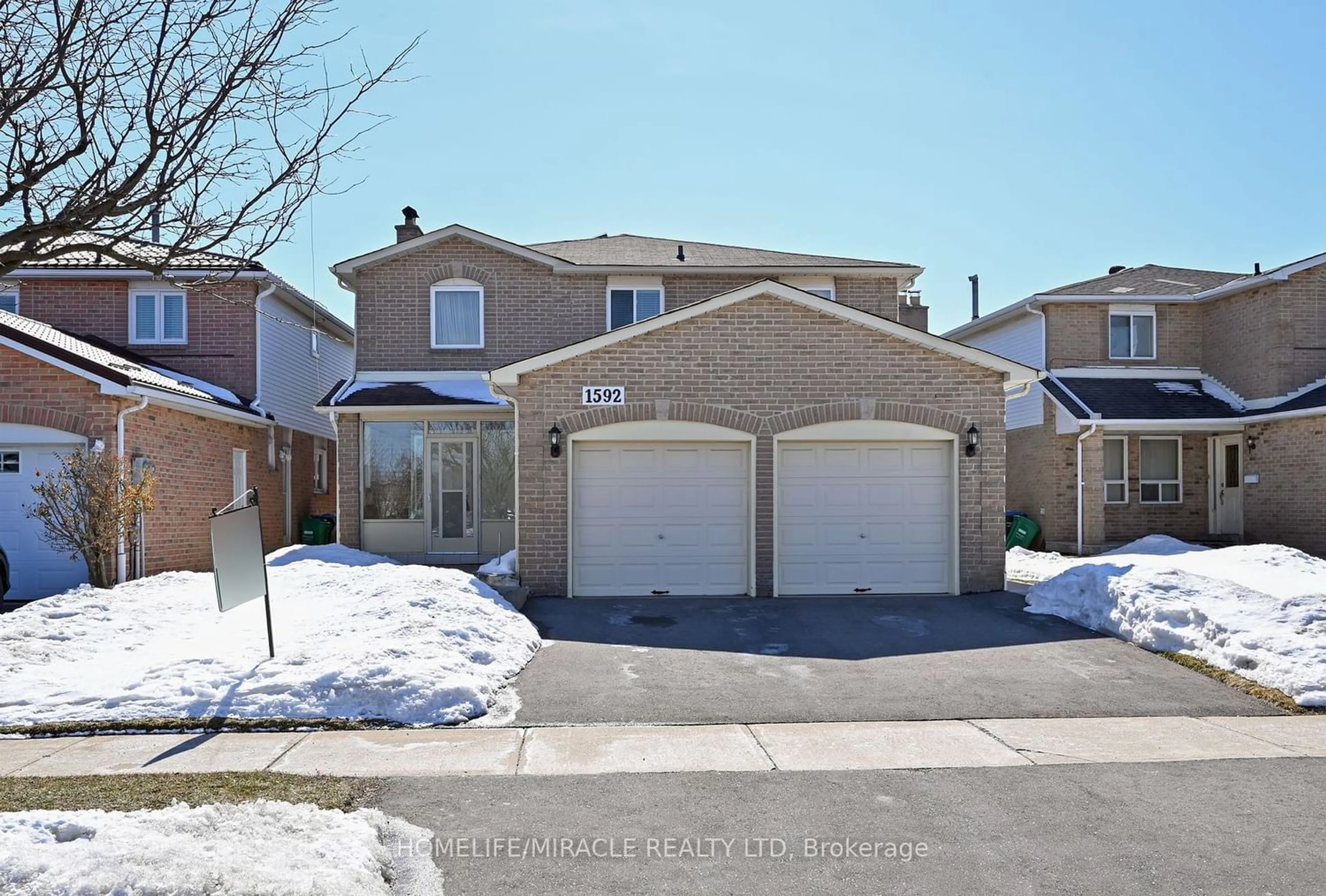 A pic from exterior of the house or condo for 1592 Willow Way, Mississauga Ontario L5M 3W7
