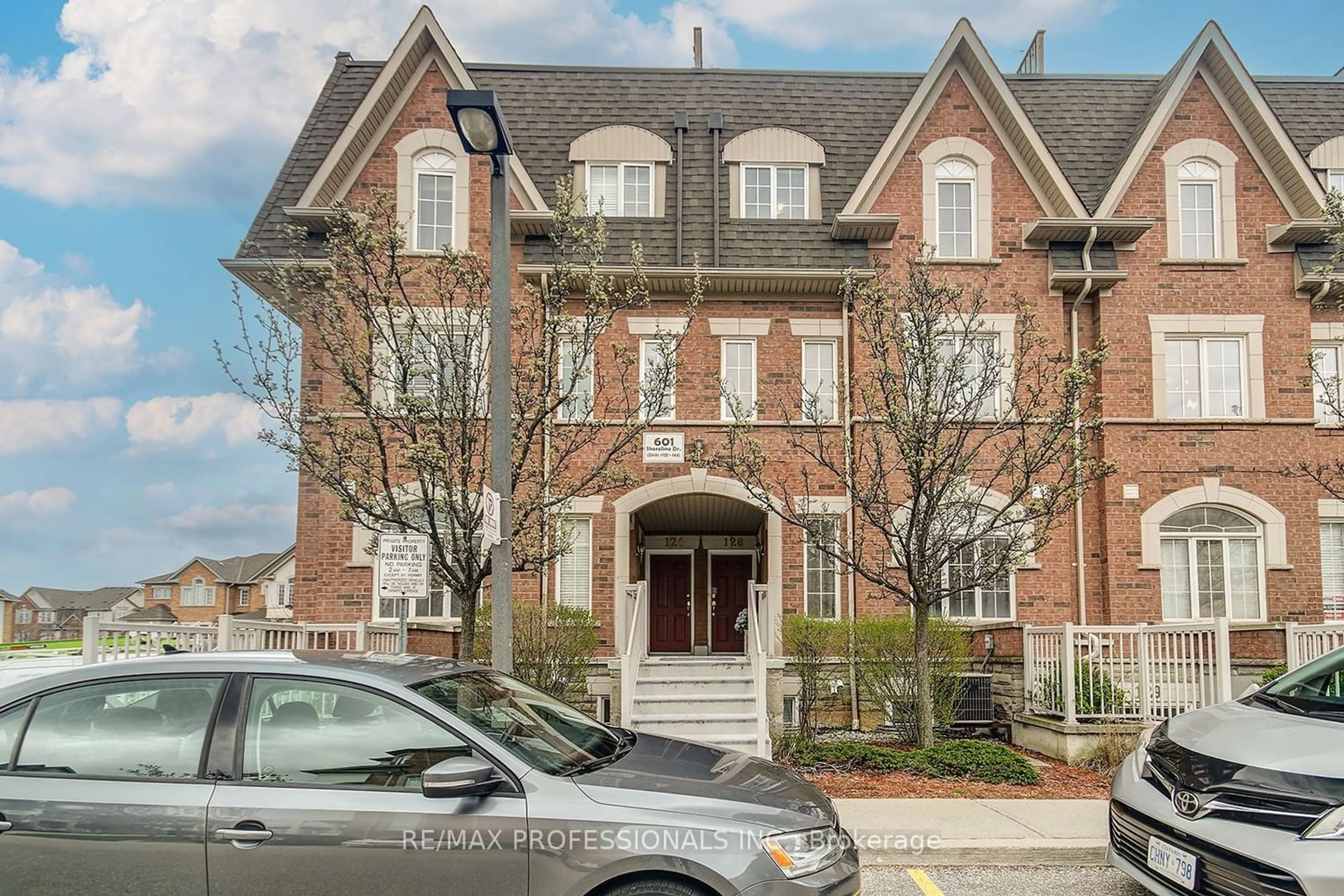 Home with brick exterior material for 601 Shoreline Dr #127, Mississauga Ontario L5B 4K3