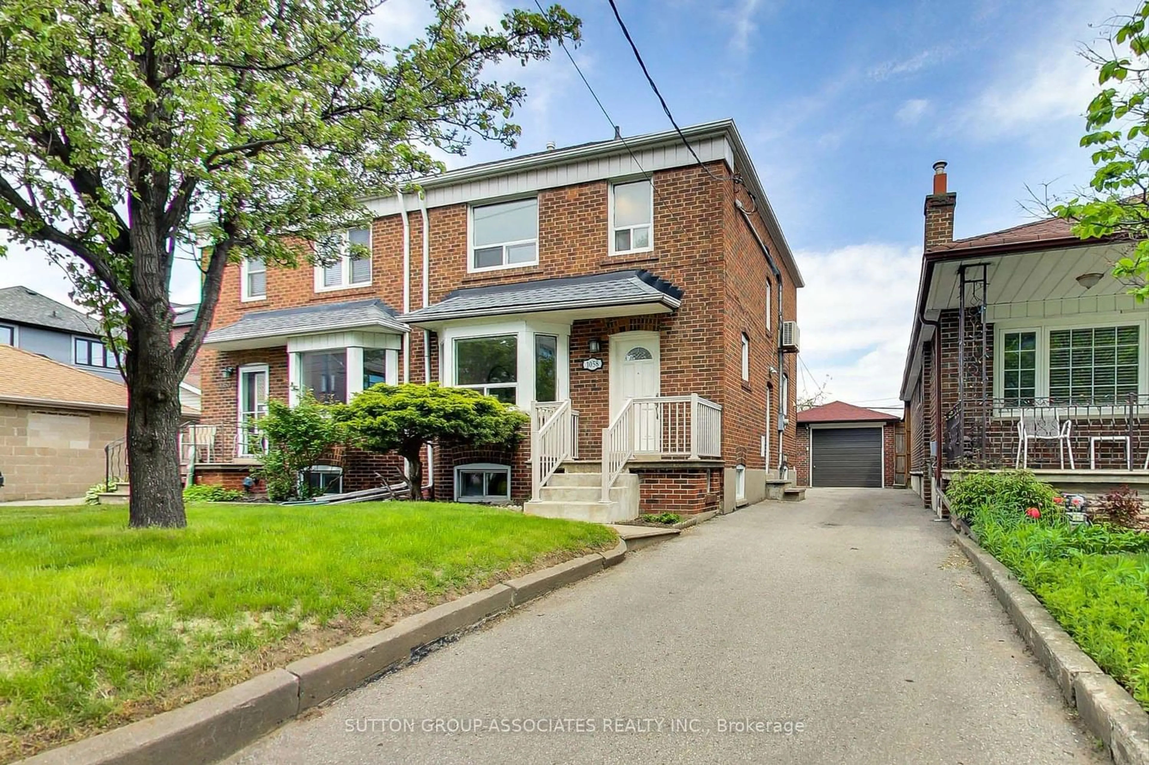 Frontside or backside of a home for 1058 Roselawn Ave, Toronto Ontario M6B 1C2