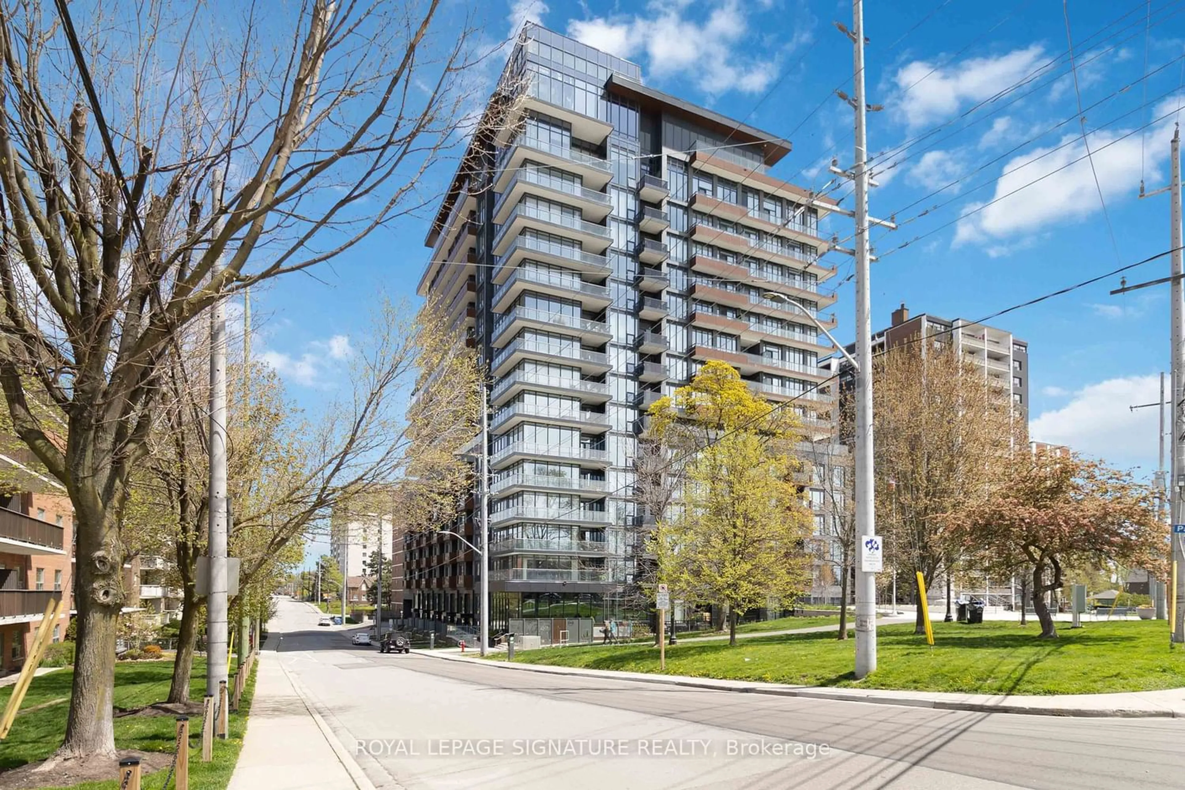 A pic from exterior of the house or condo for 21 Park St #309, Mississauga Ontario L5G 1L7