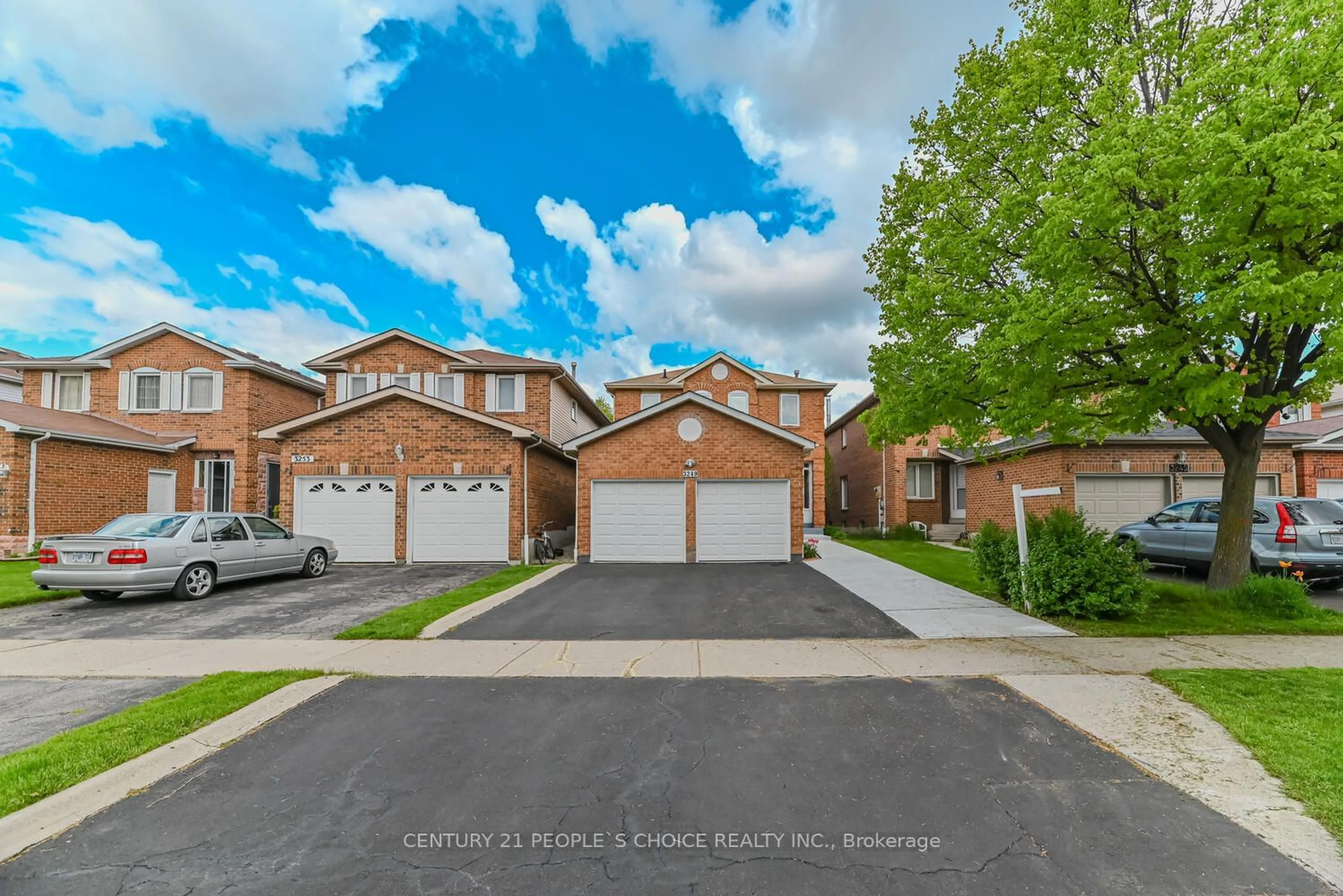 A pic from exterior of the house or condo for 3249 Wilmar Cres, Mississauga Ontario L5L 4B1