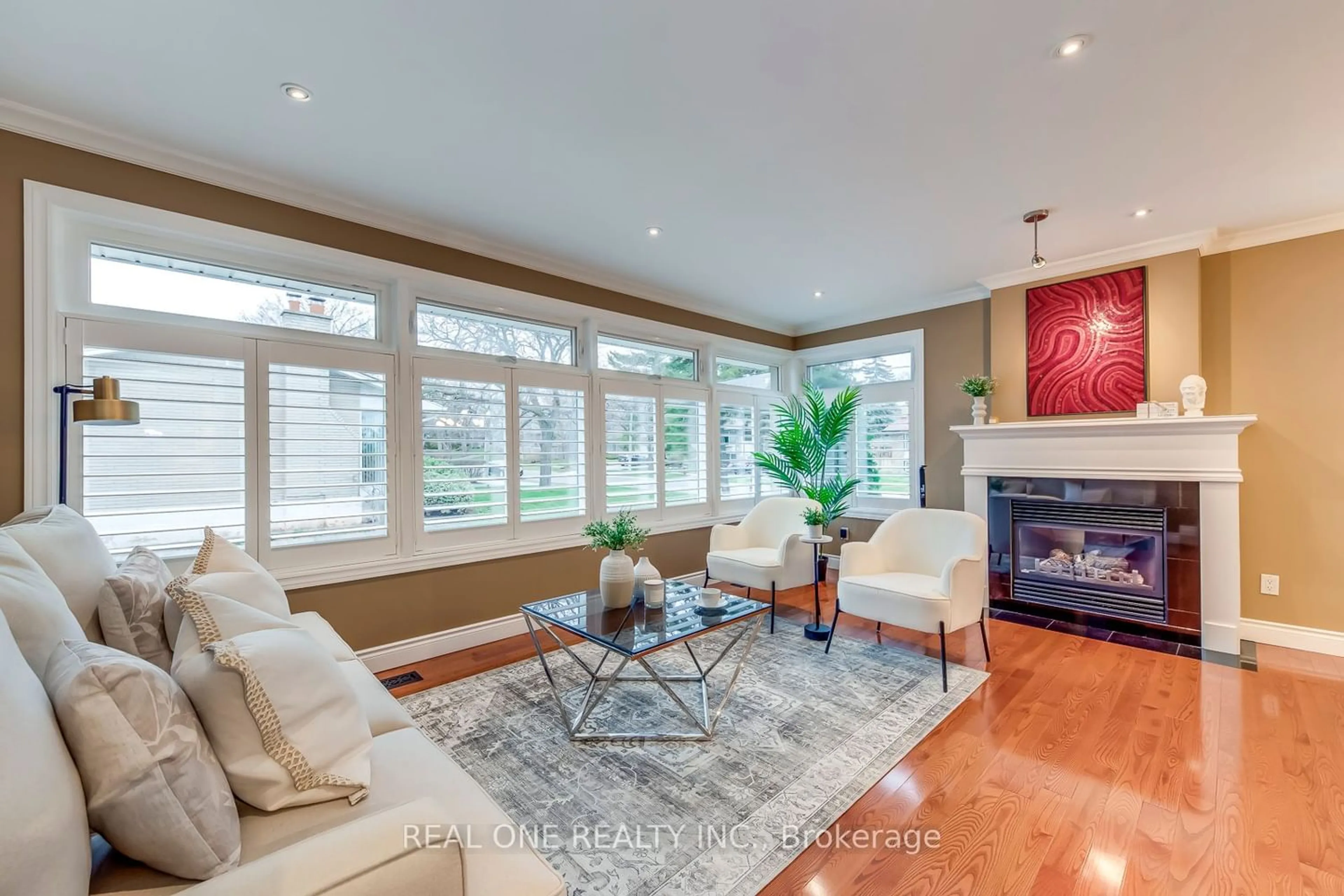 Living room for 1216 Holton Heights Dr, Oakville Ontario L6H 2E7