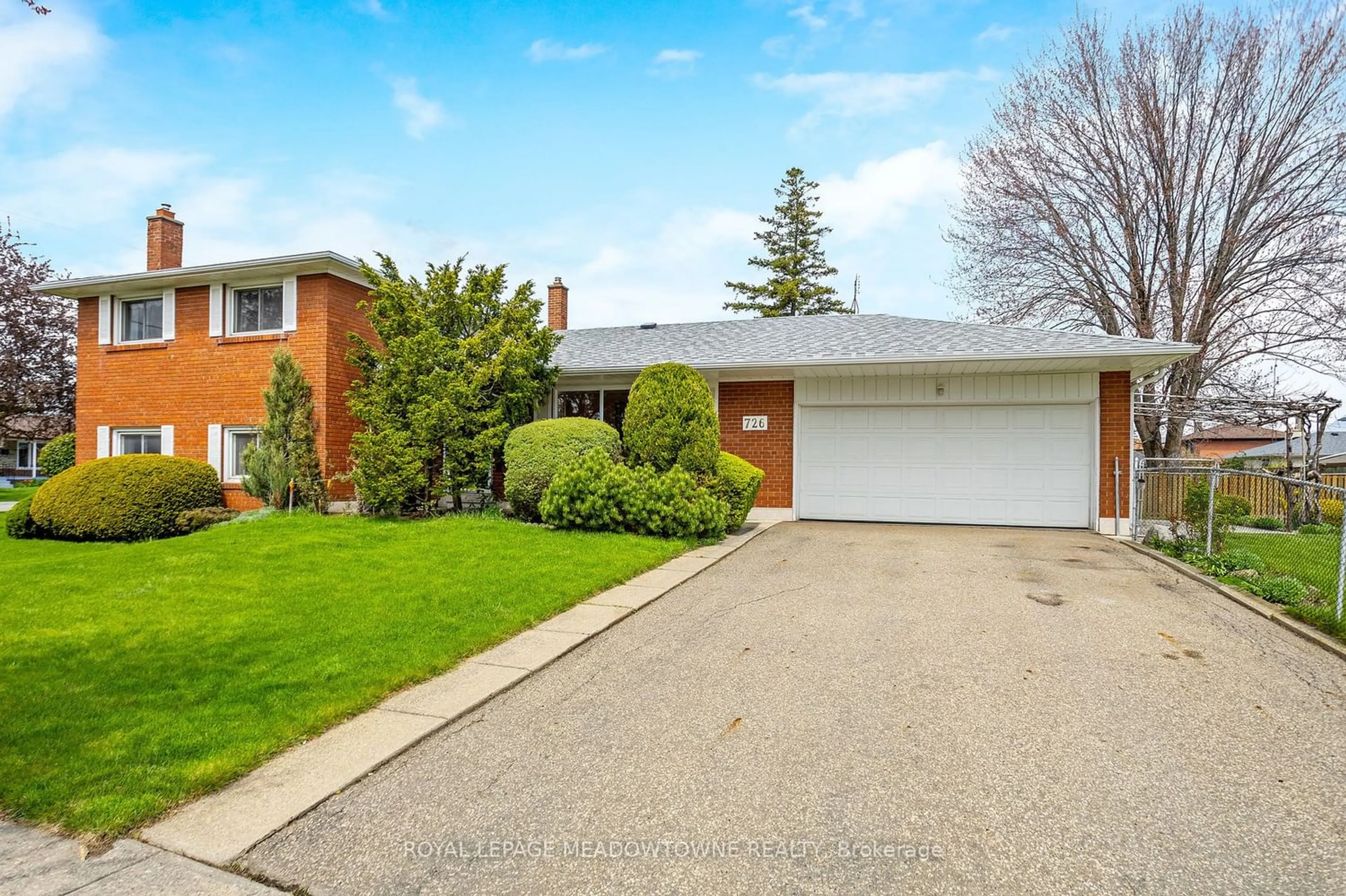 Frontside or backside of a home for 726 Netherton Cres, Mississauga Ontario L4Y 2M4