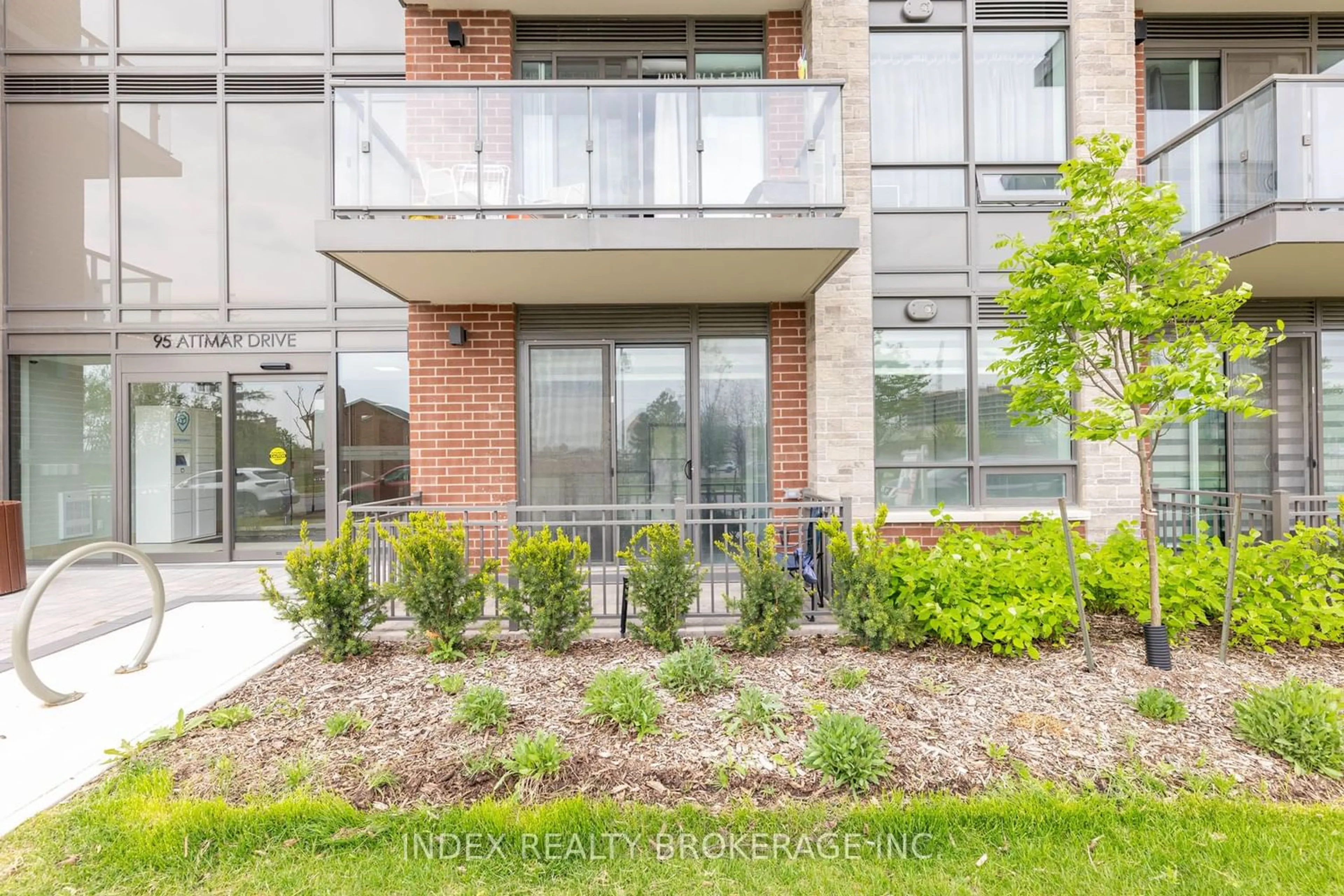 A pic from exterior of the house or condo for 95 Attmar Dr #122, Brampton Ontario L6P 0Y6