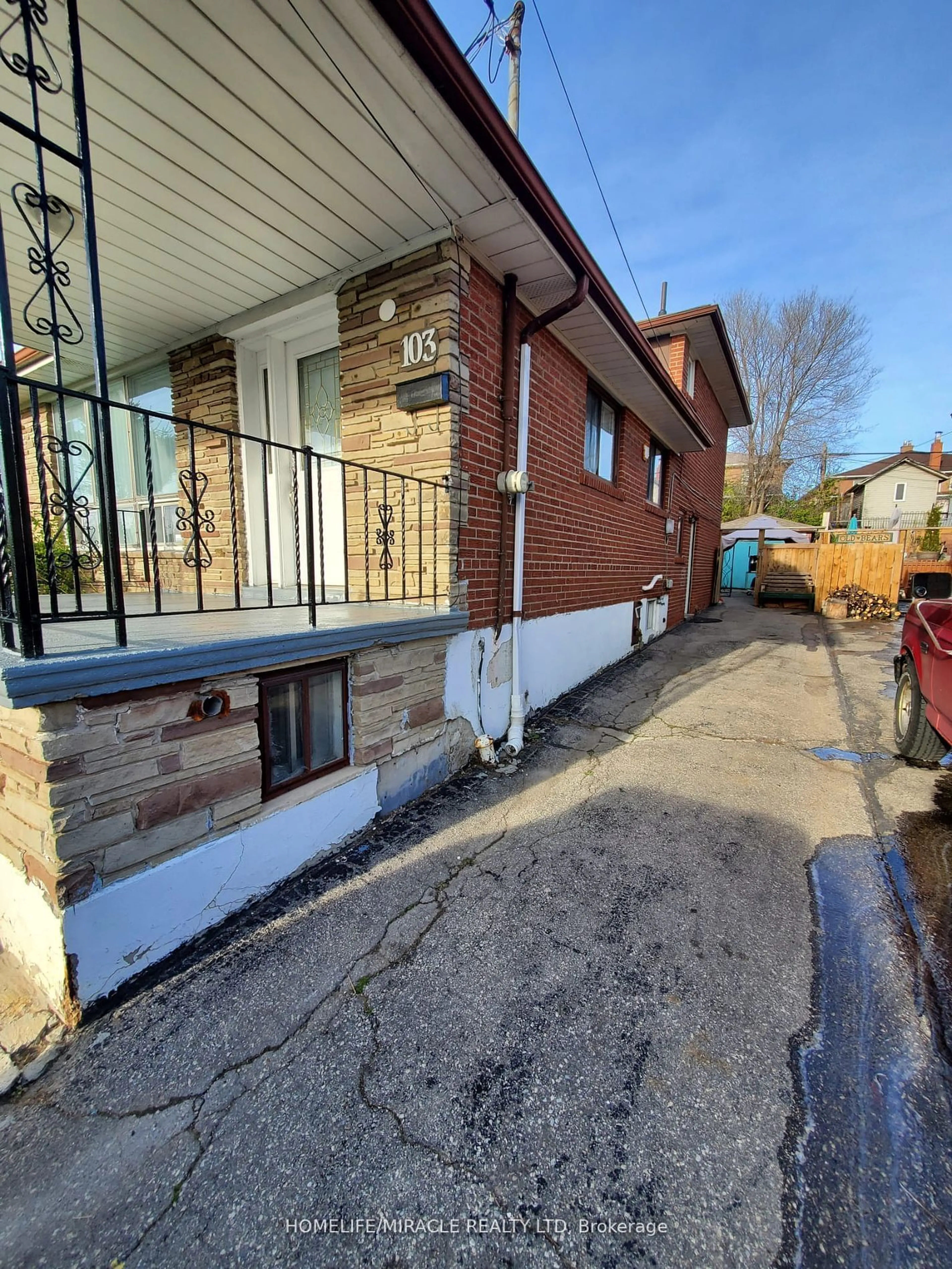 Frontside or backside of a home for 103 Laura Rd, Toronto Ontario M3N 1Z8