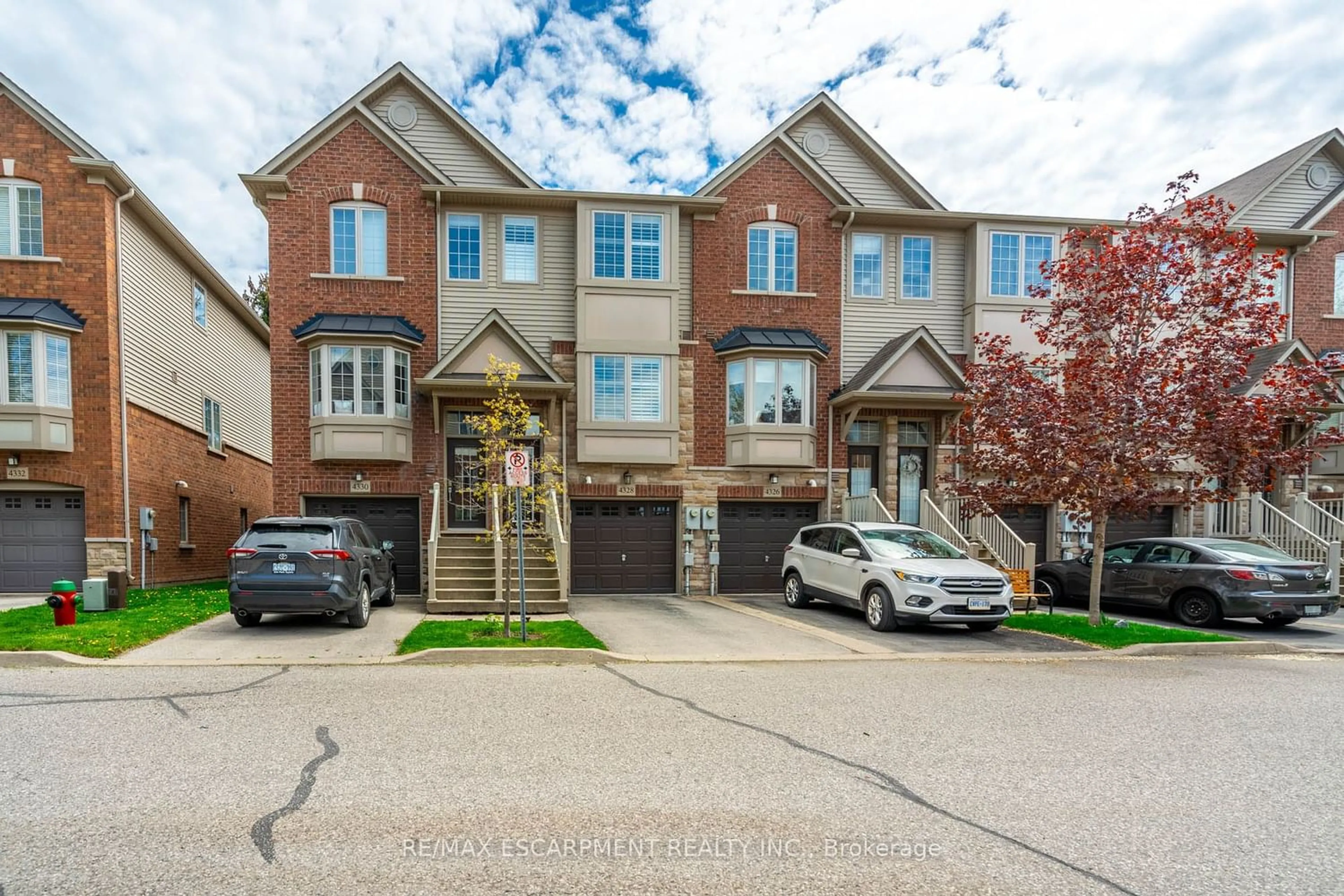 A pic from exterior of the house or condo for 4328 Ingram Common, Burlington Ontario L7L 0C4