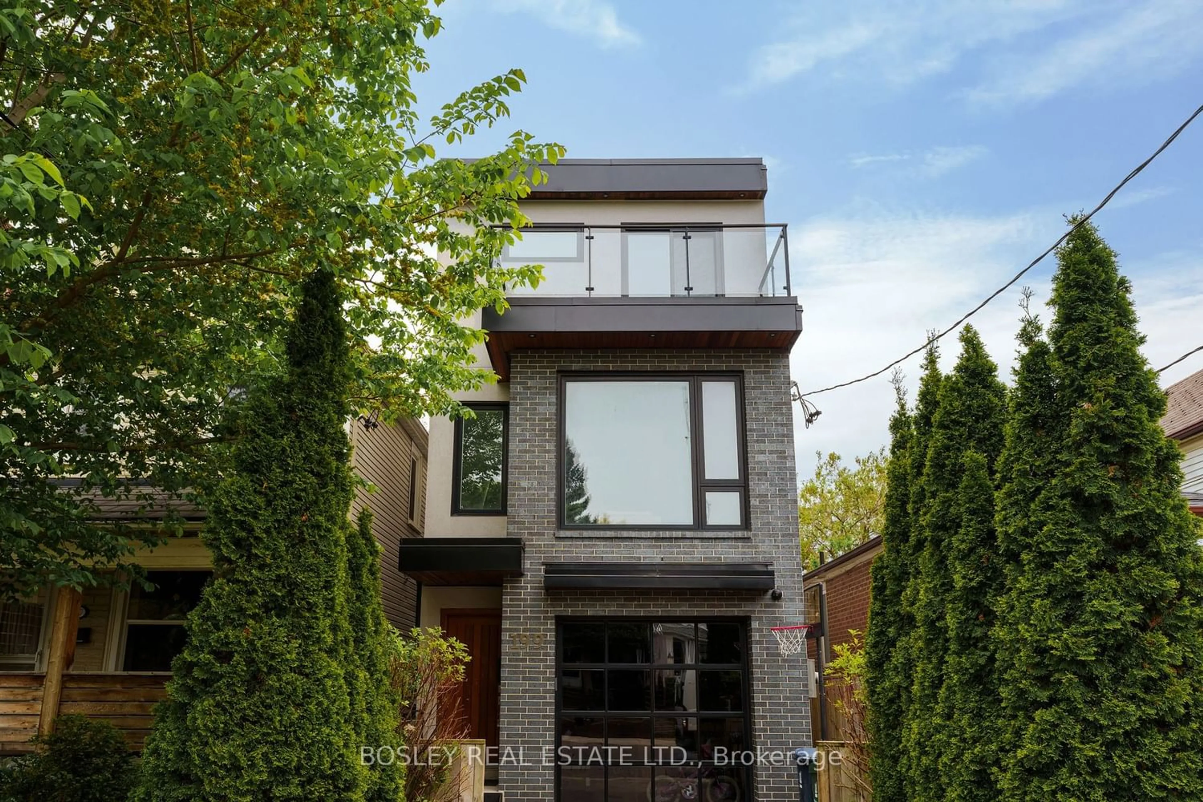Home with brick exterior material for 199 Yarmouth Rd, Toronto Ontario M6G 1X5