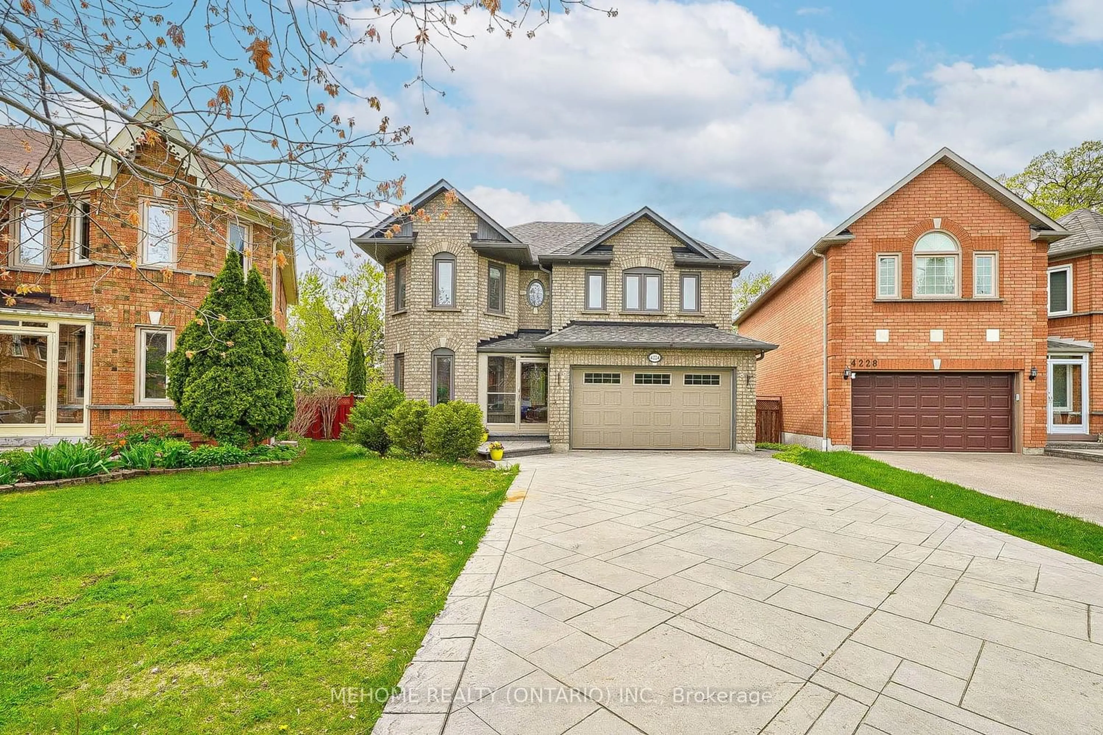 Home with brick exterior material for 4224 Sagebrush Tr, Mississauga Ontario L5C 4S2