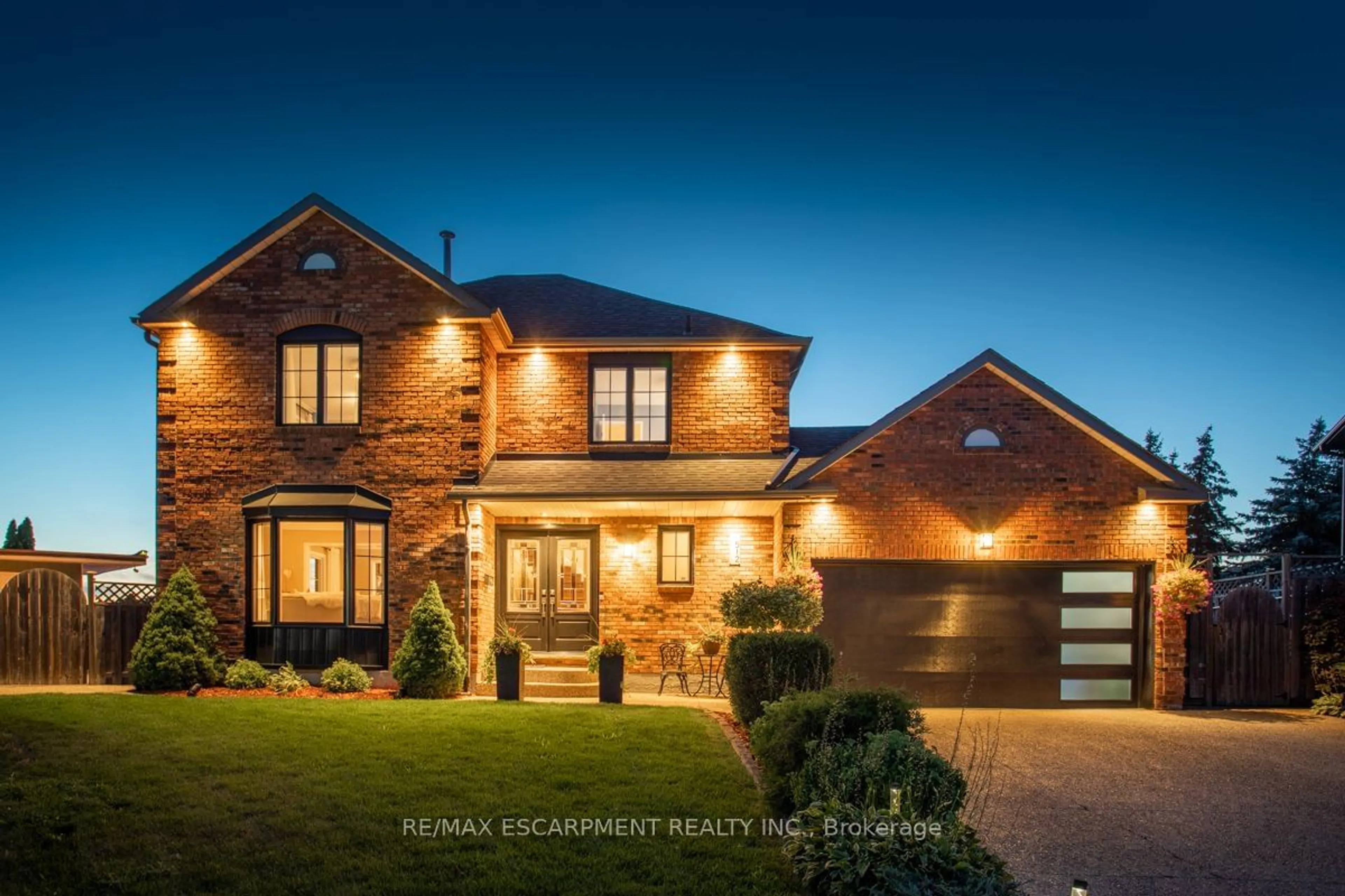 Home with brick exterior material for 512 Valhalla Crt, Oakville Ontario L6L 5M6