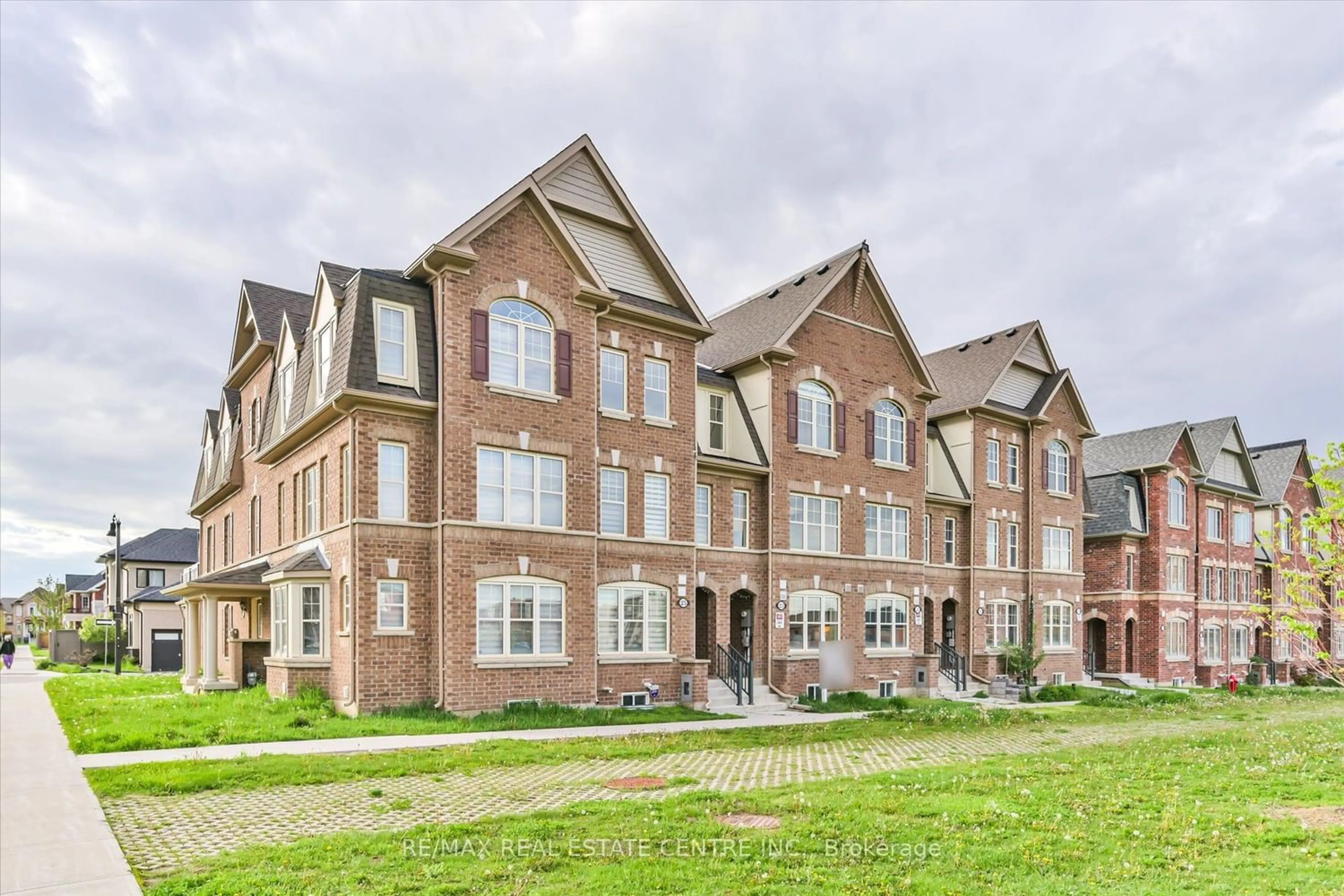 A pic from exterior of the house or condo for 23 Sudeley Lane, Brampton Ontario L7A 4Z7