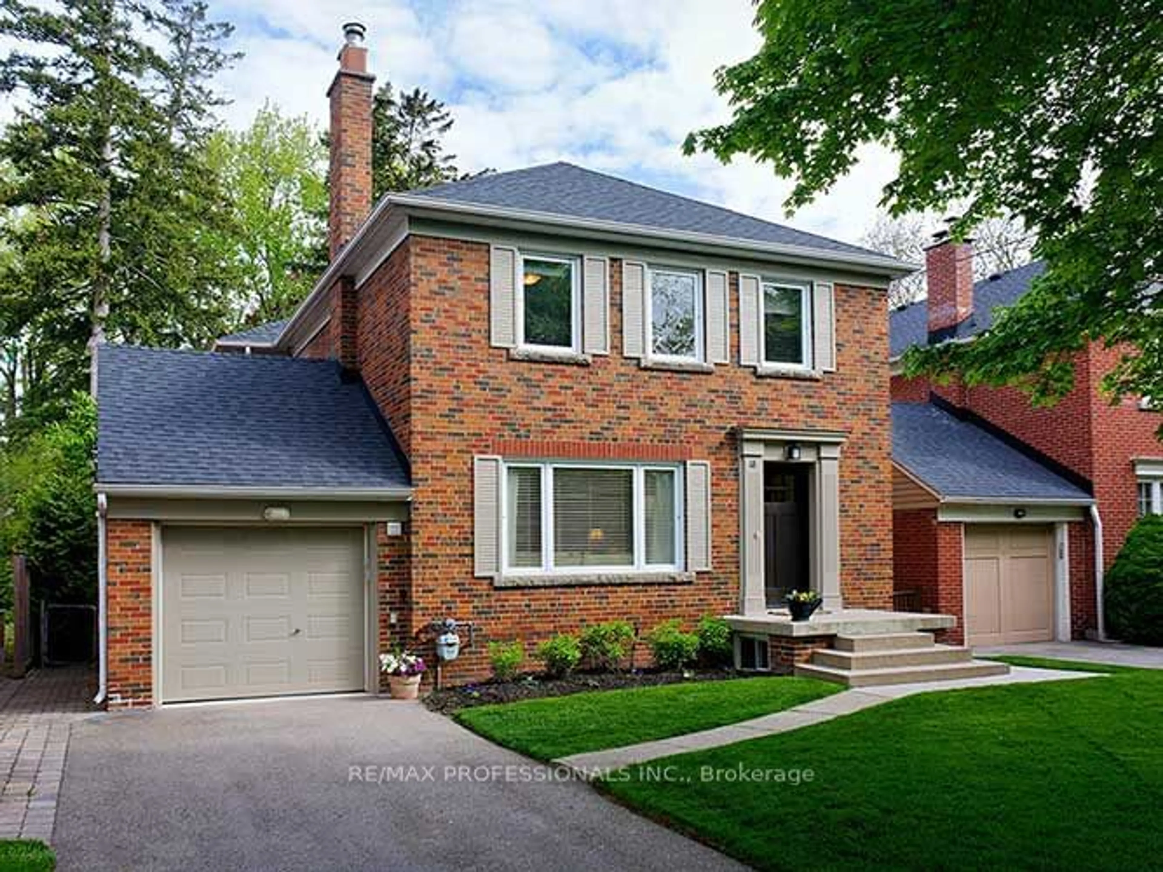 Home with brick exterior material for 18 Ashton Manr, Toronto Ontario M8Y 2N5