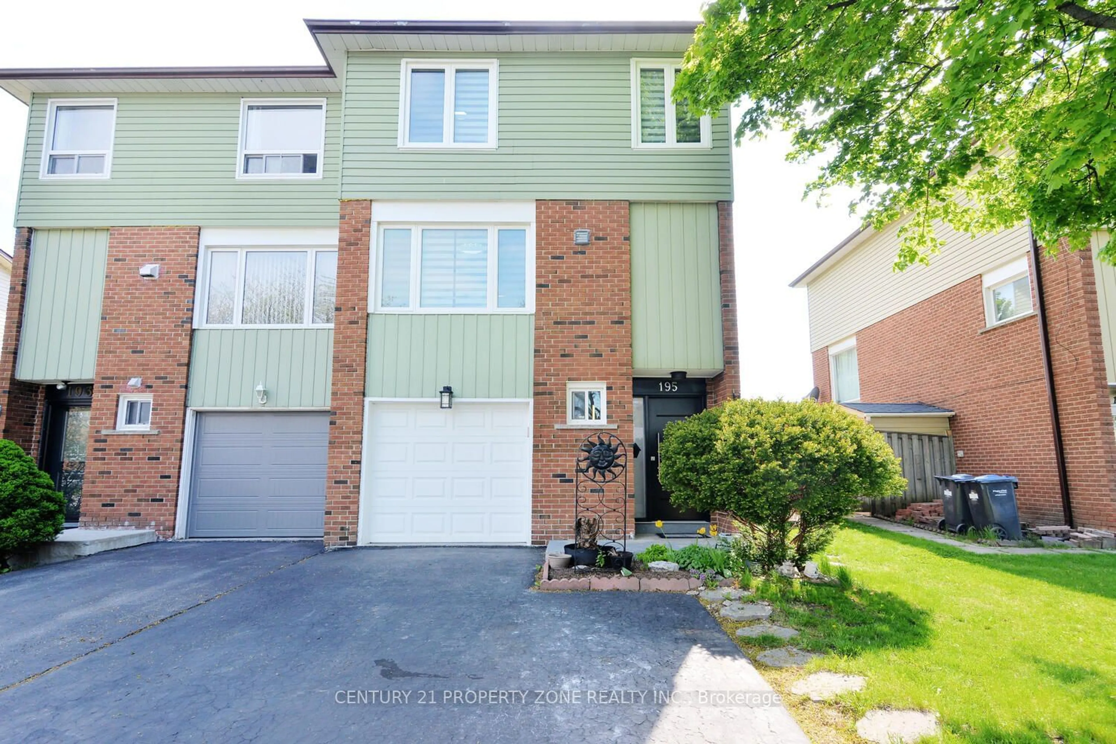A pic from exterior of the house or condo for 195 Kingswood Dr, Brampton Ontario L6V 3B2